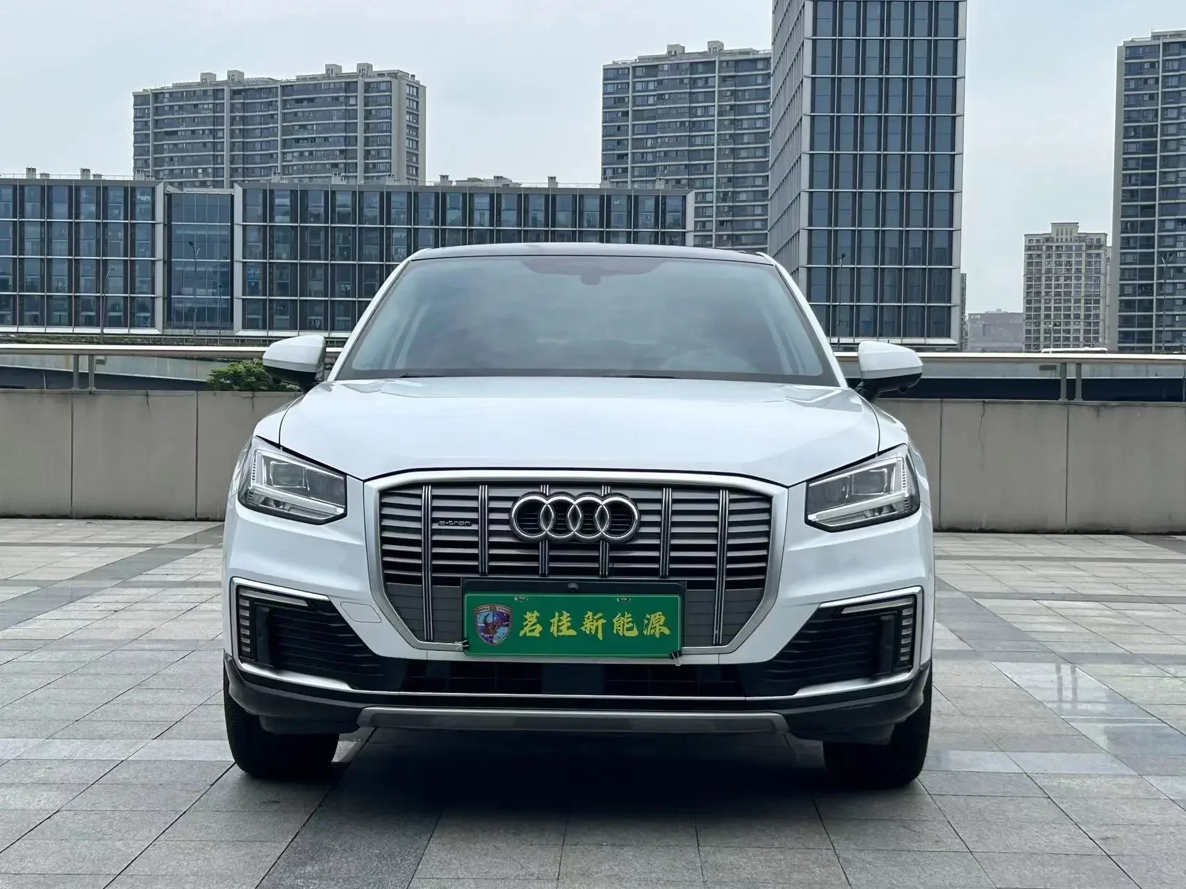 Audi Q2L e-tron