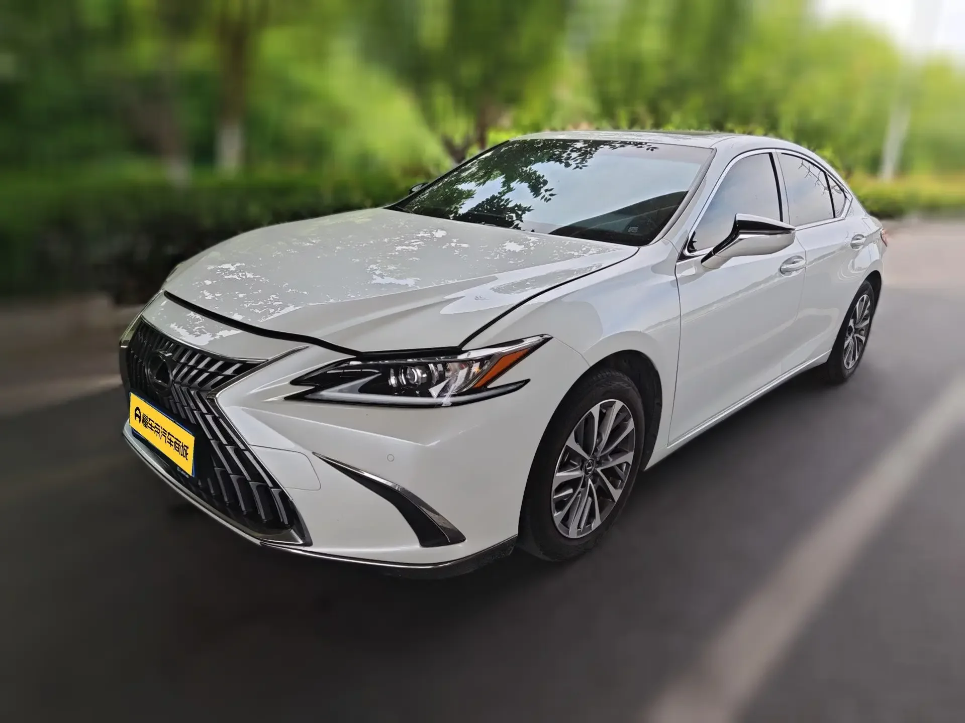Lexus ES