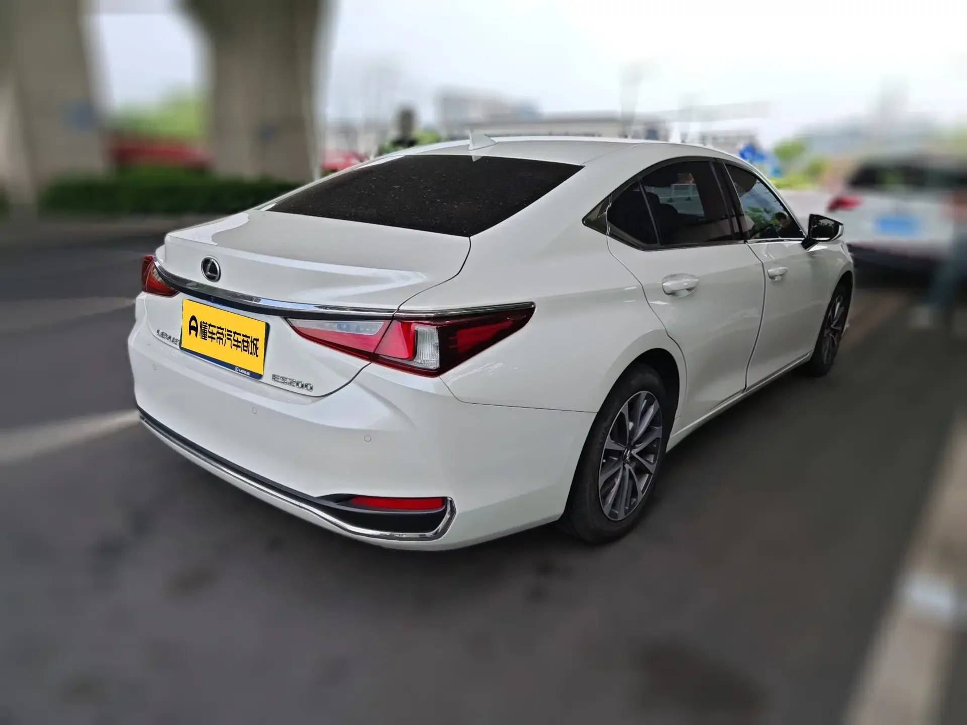 Lexus ES