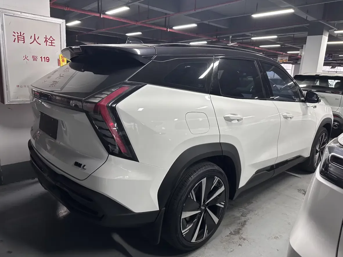 Geely Atlas L