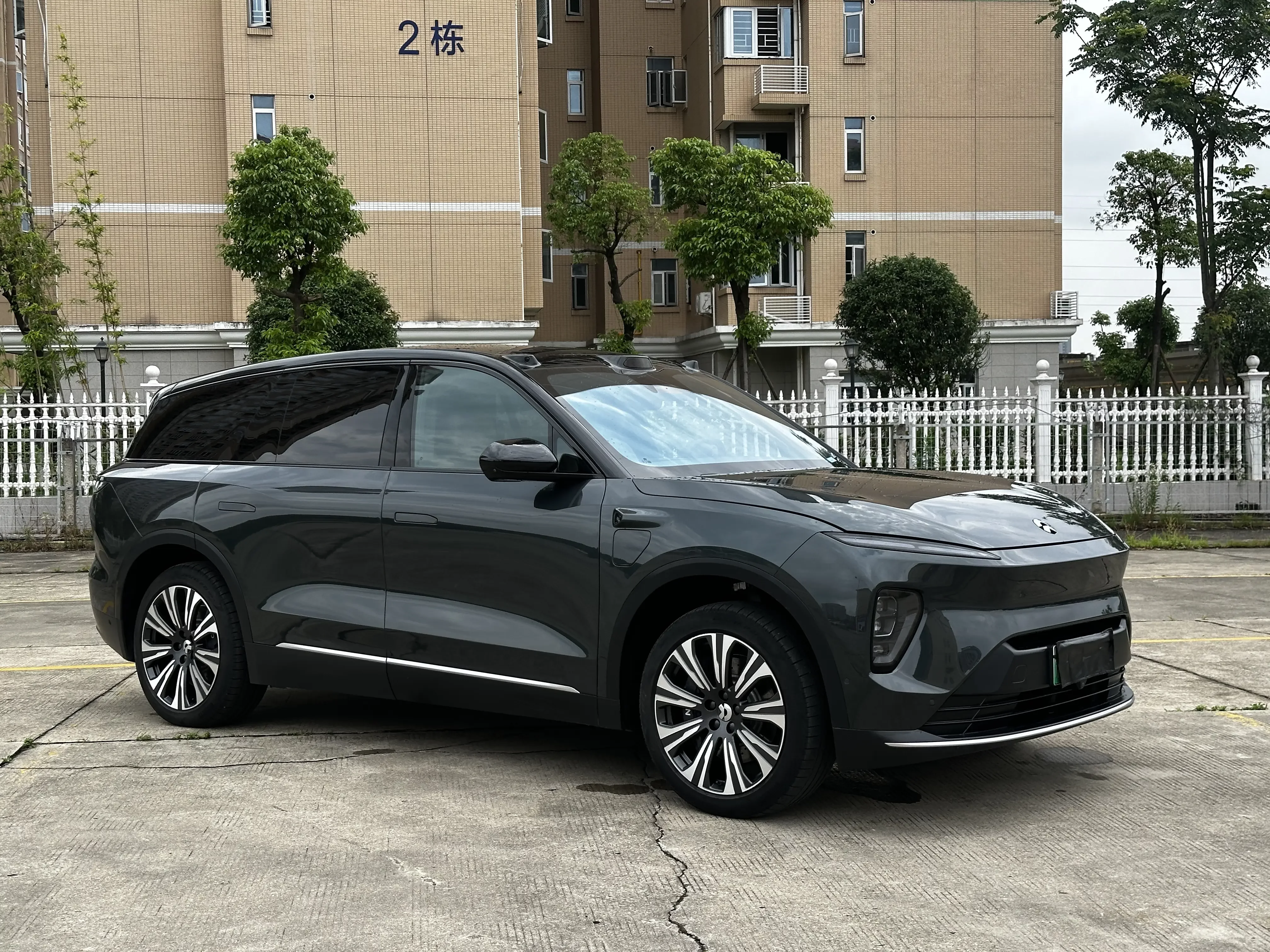 NIO ES8