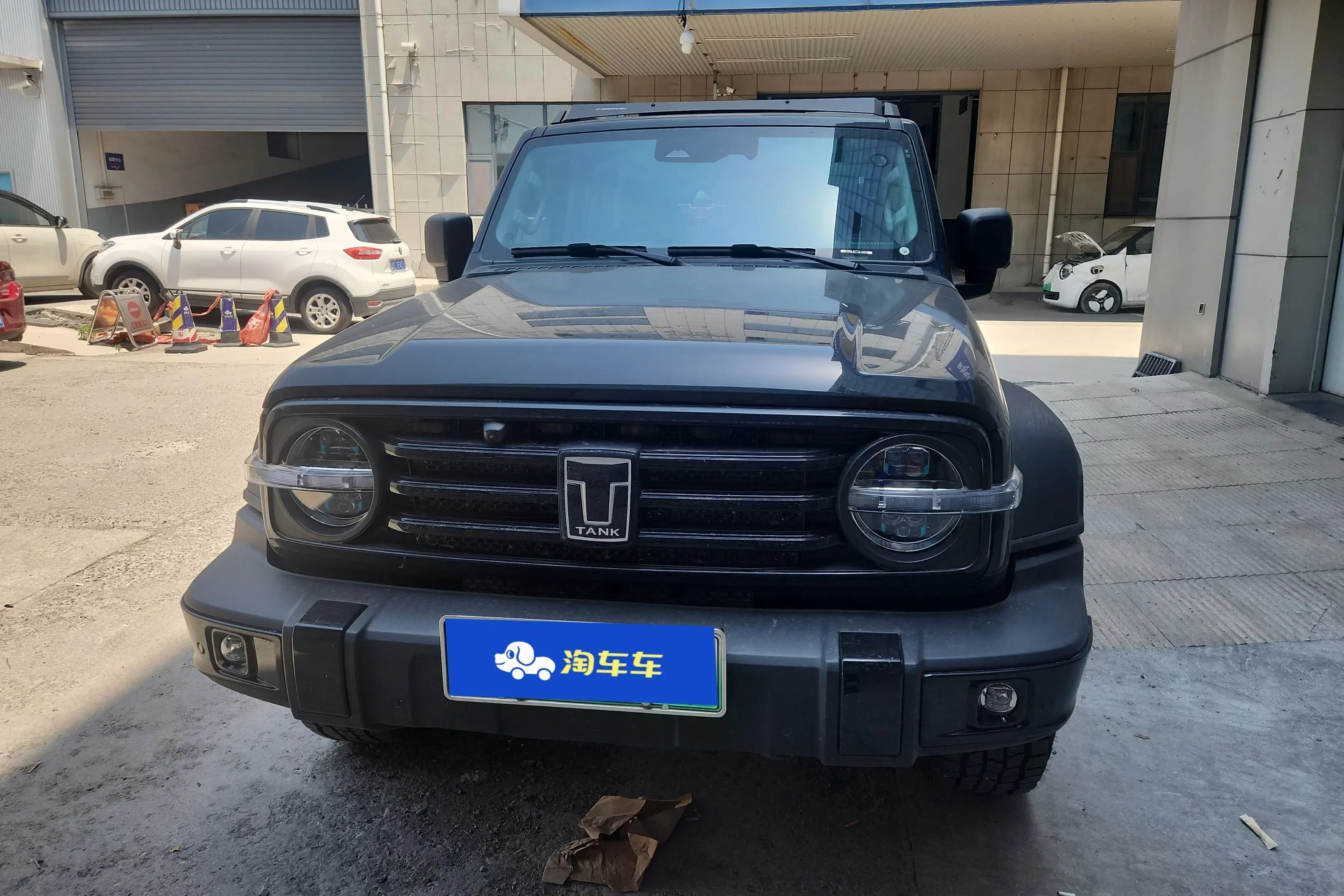 Tank 300 Hi4-T