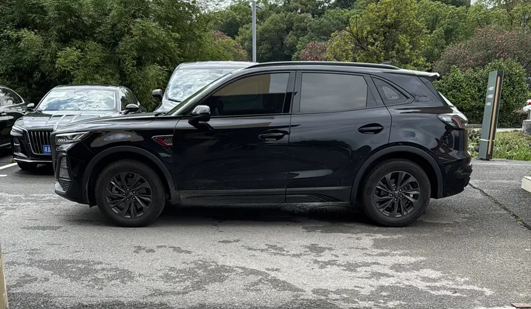 Hongqi HS5