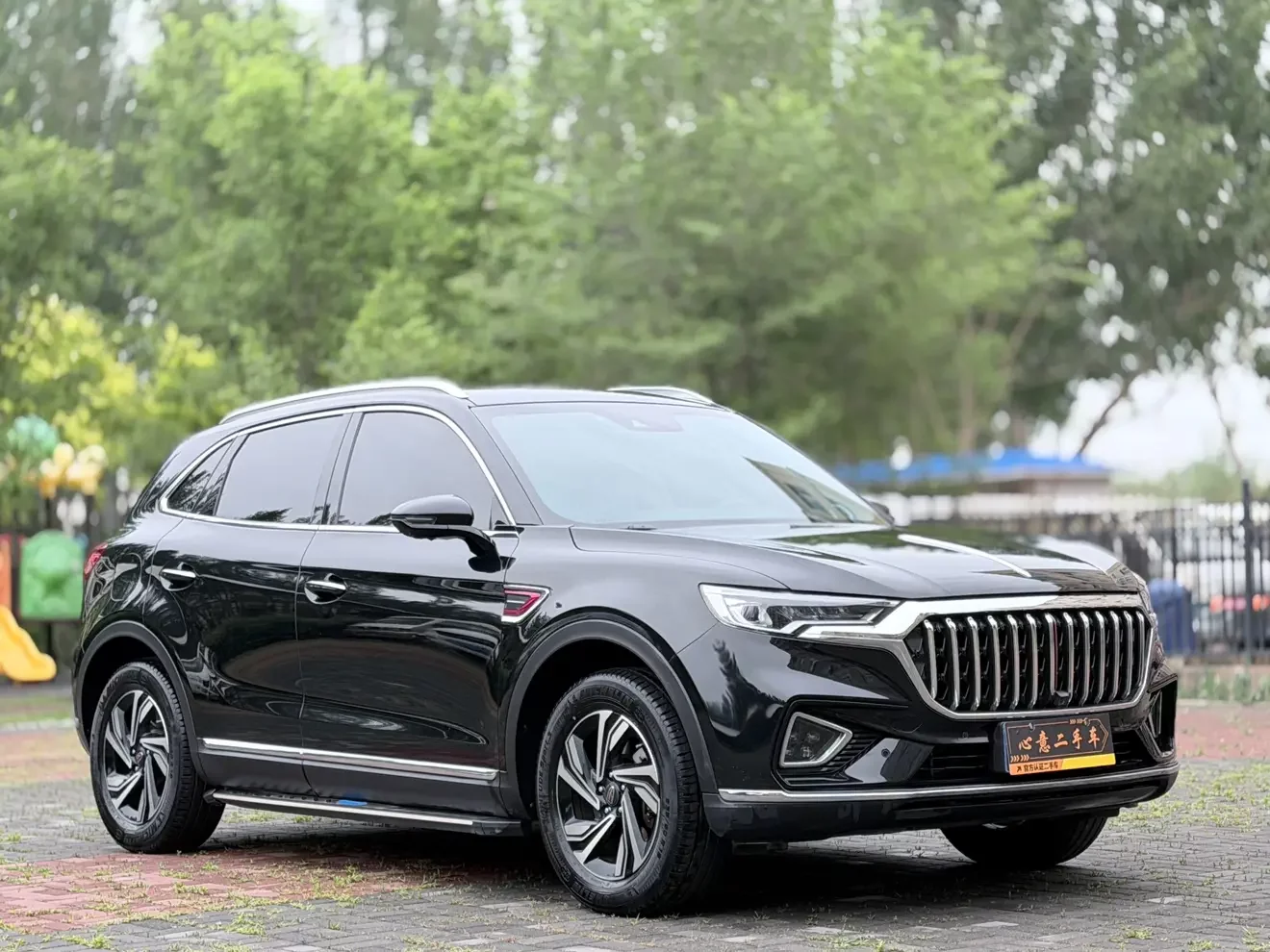 Hongqi HS5