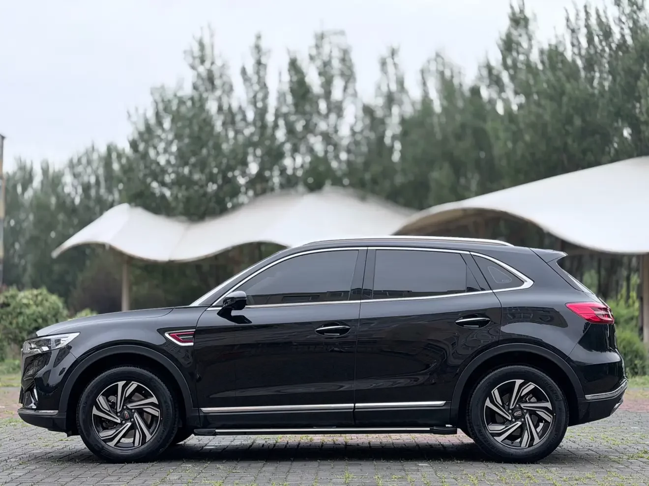 Hongqi HS5