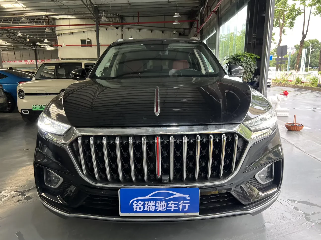 Hongqi HS5
