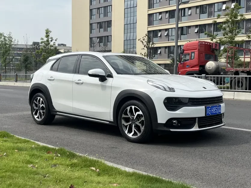 Lynk & Co 02