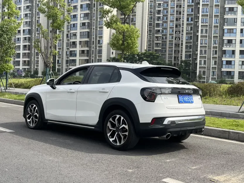 Lynk & Co 02