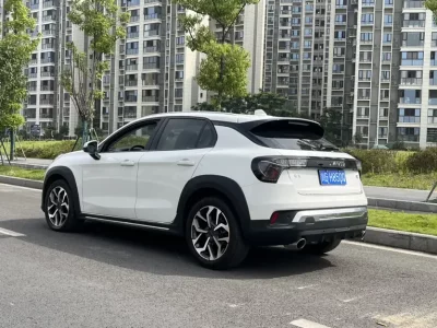 Lynk & Co 02