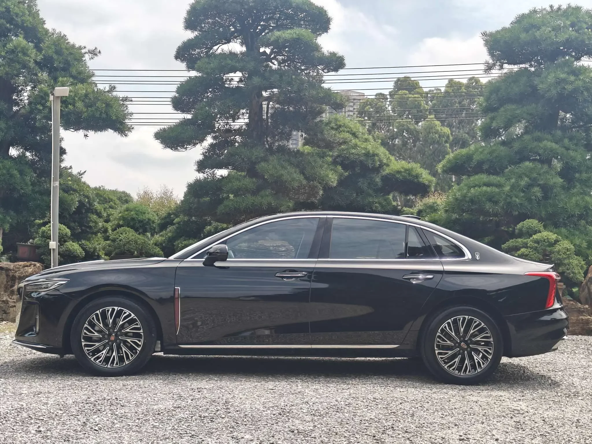 Hongqi H5