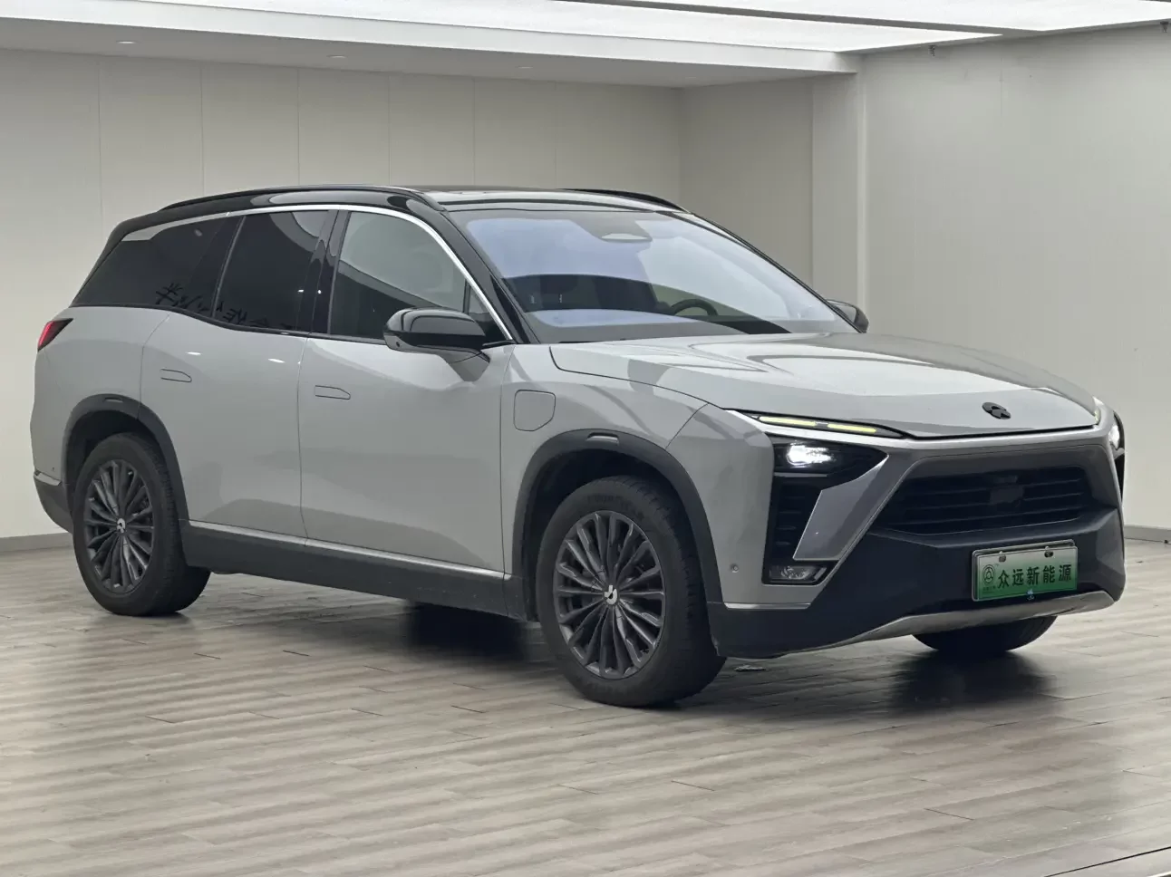NIO ES8