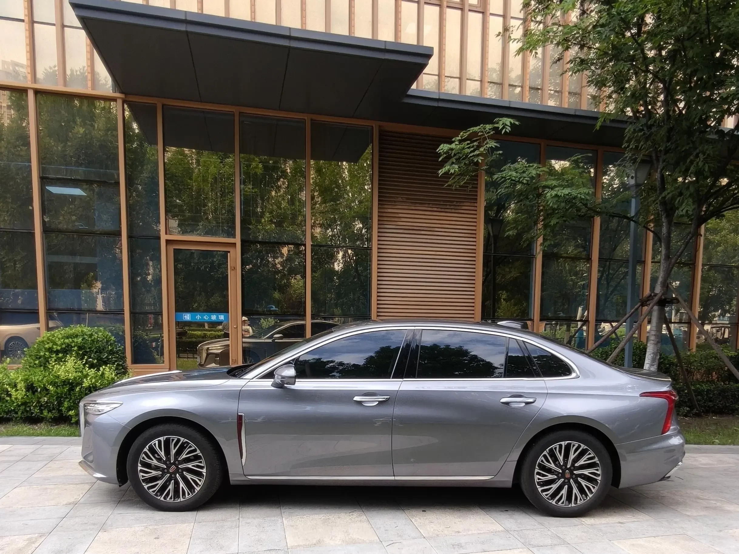 Hongqi H5