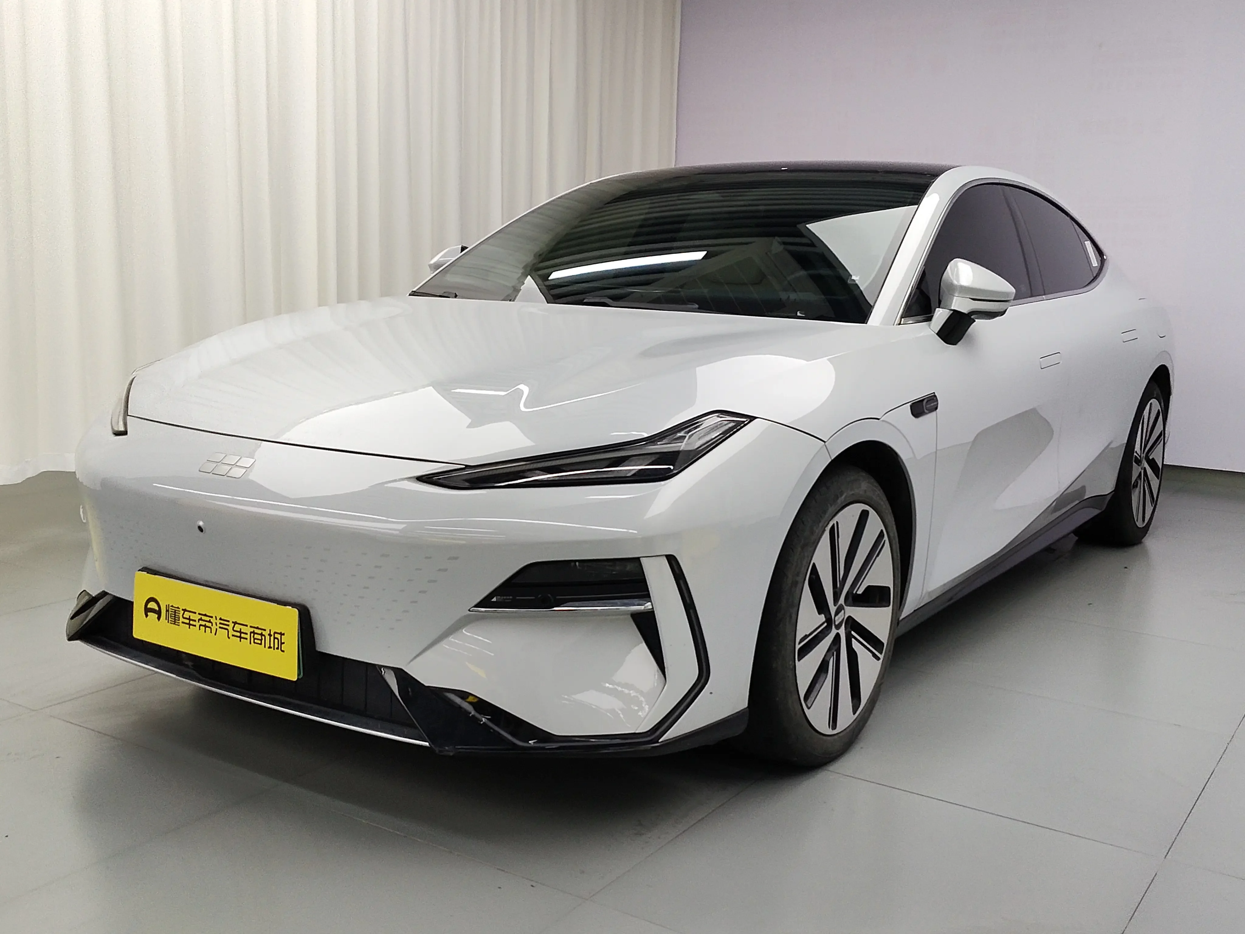 Geely Galaxy E8