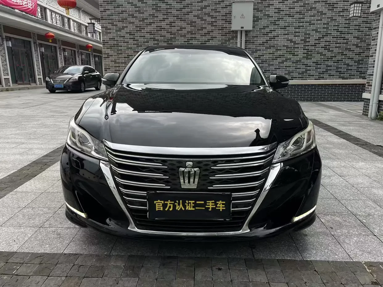 Toyota crown