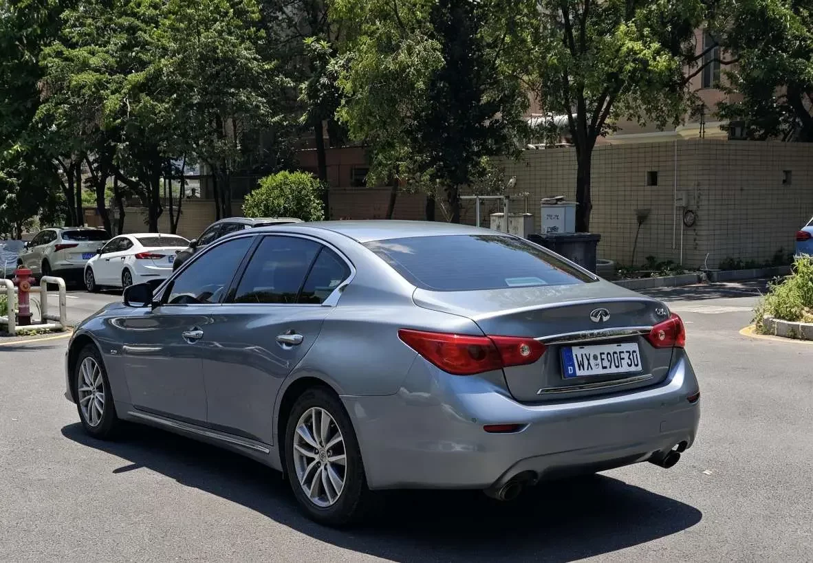 Infiniti Q50L