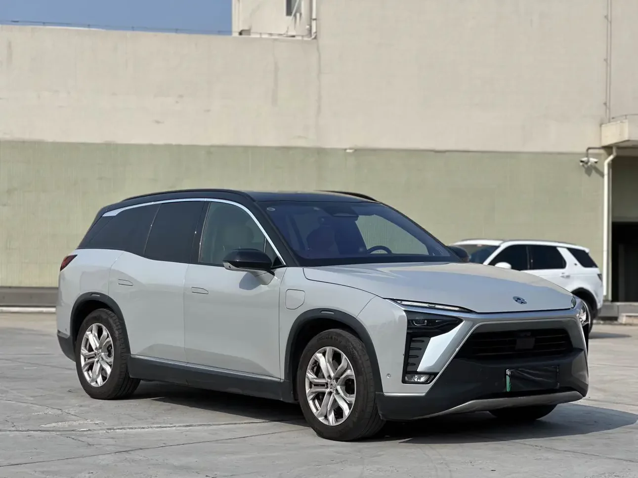 NIO ES8