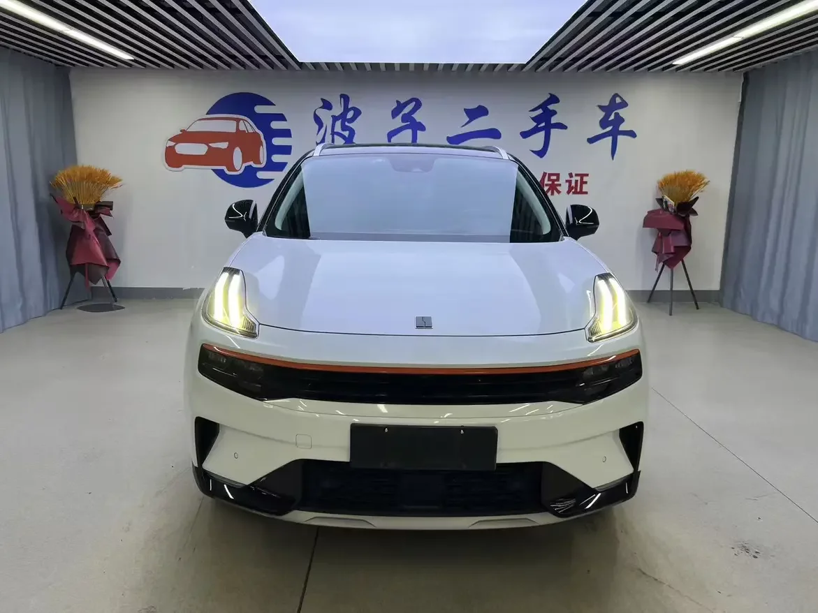 Lynk & Co 06