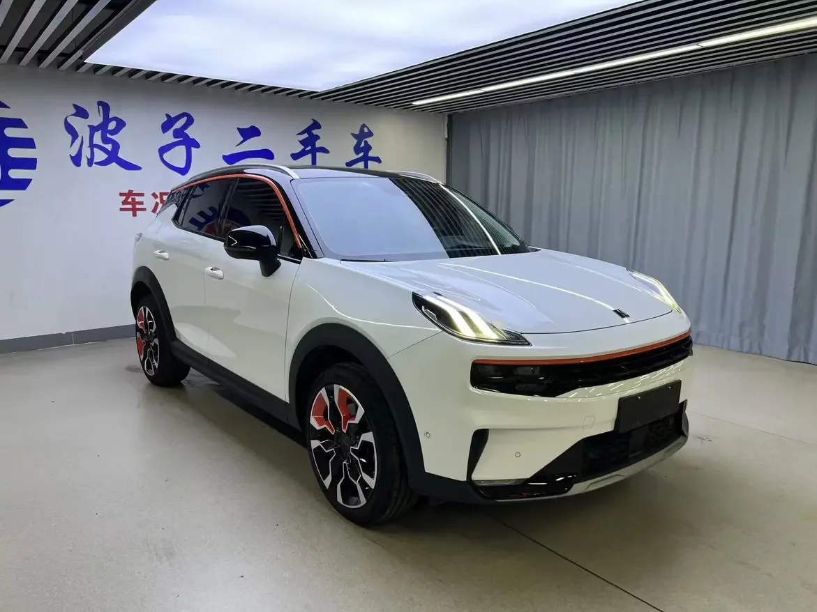 Lynk & Co 06