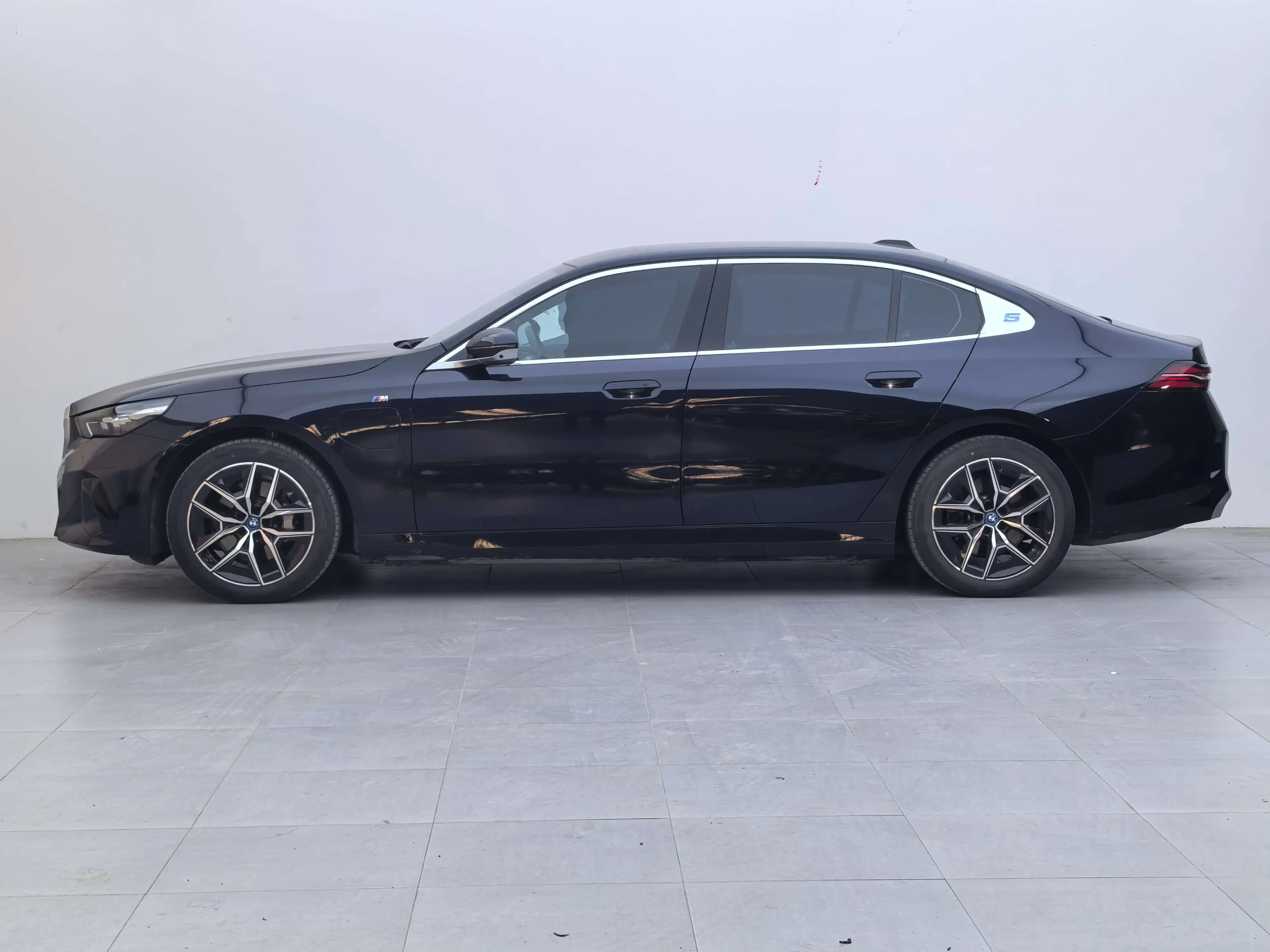 BMW i5