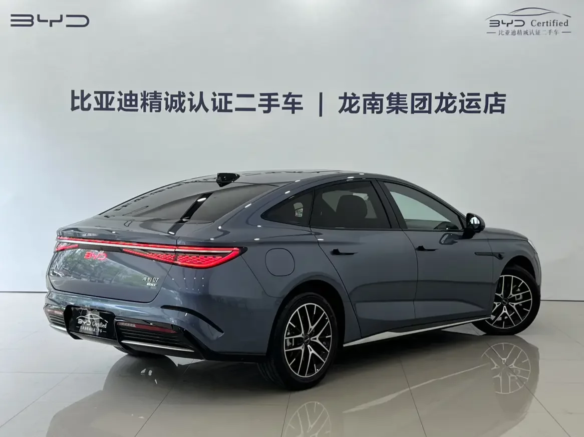 BYD Seal 07DM