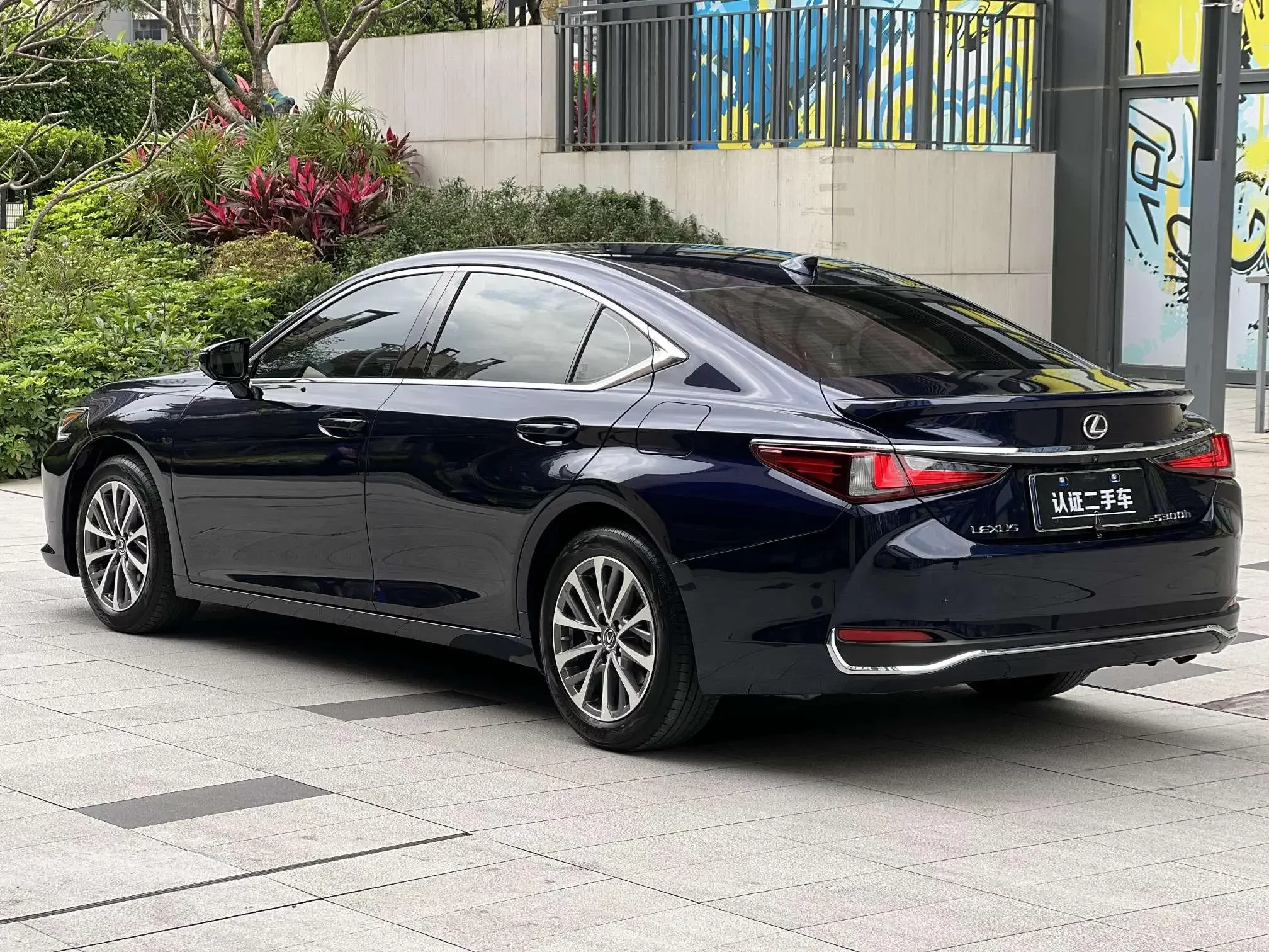 Lexus ES