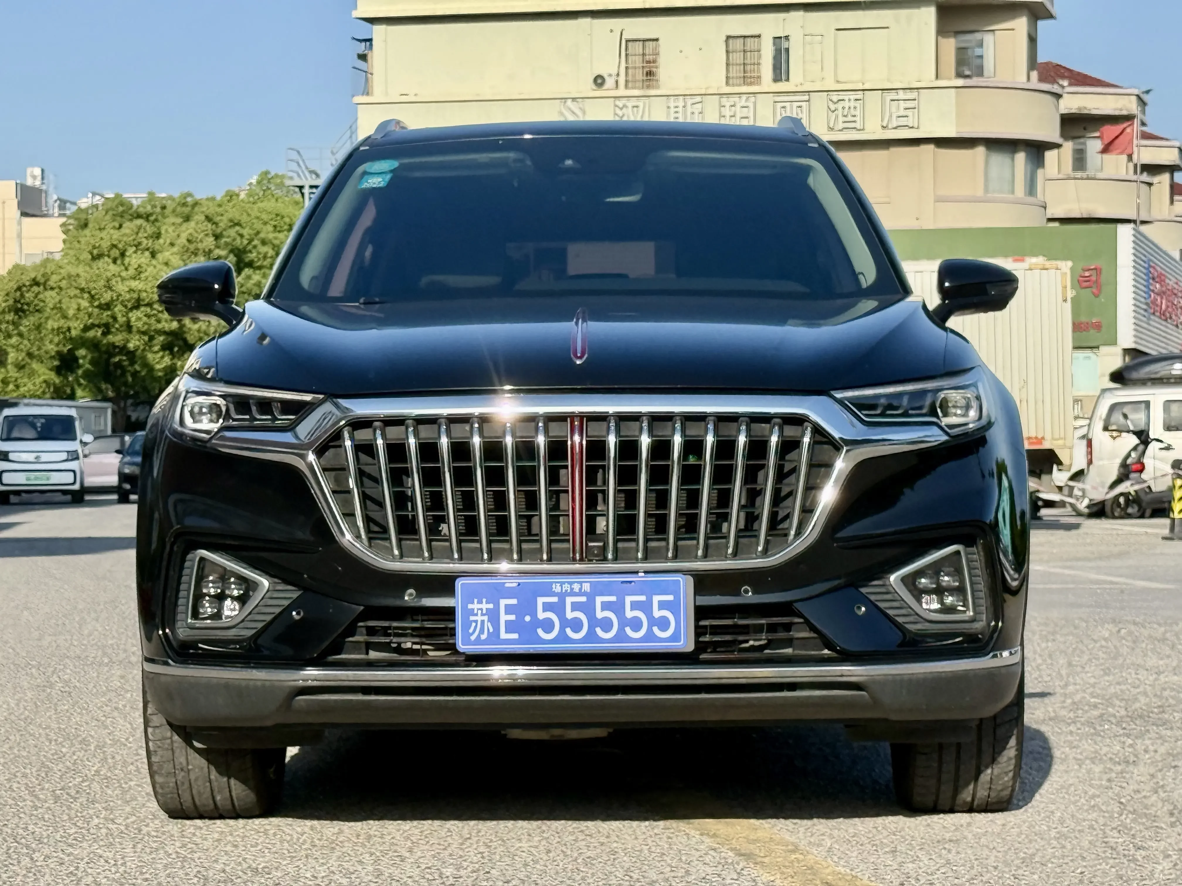 Hongqi HS5