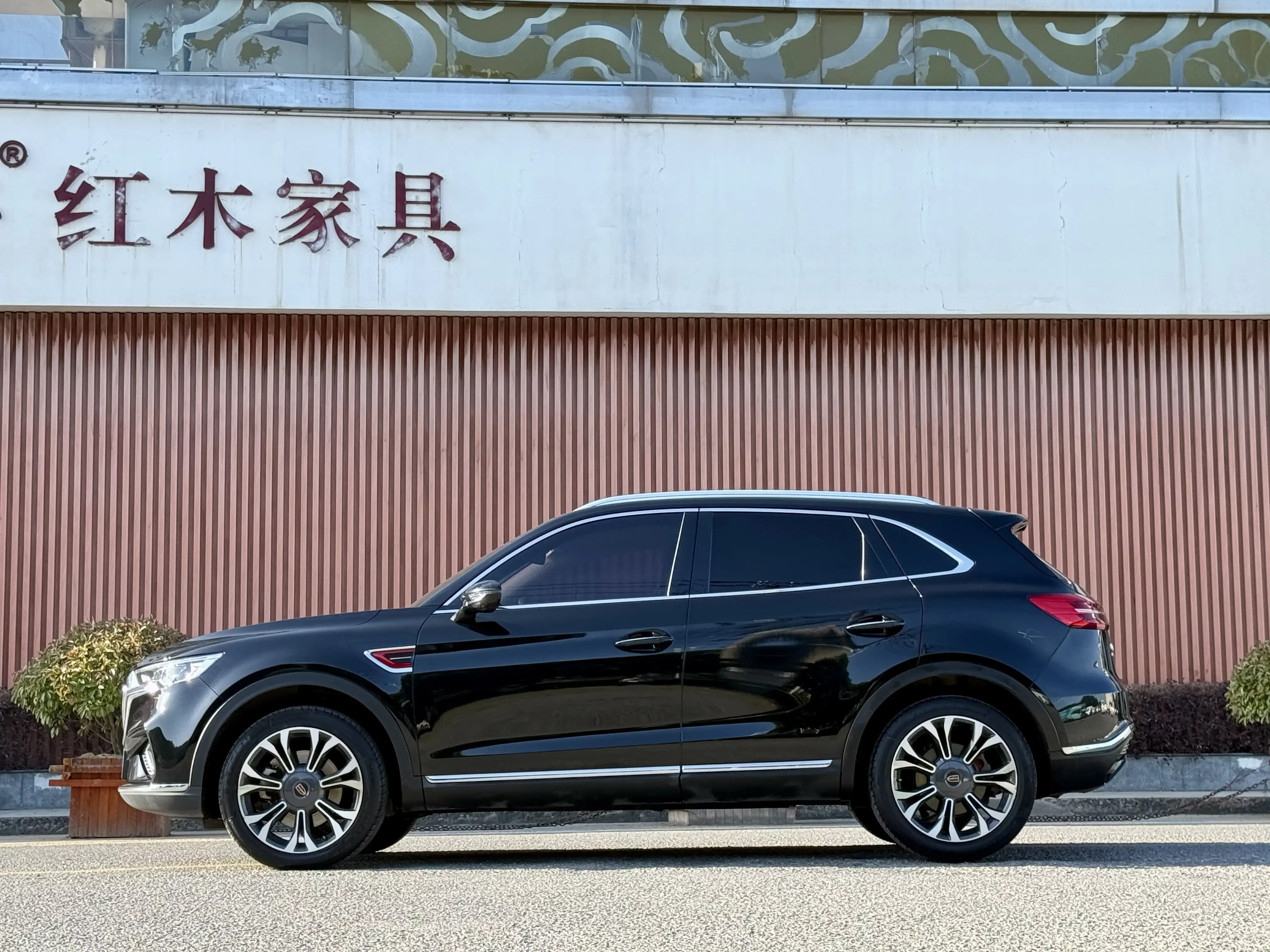 Hongqi HS5