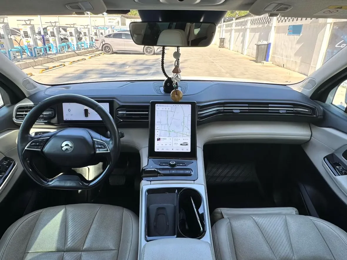 NIO ES8