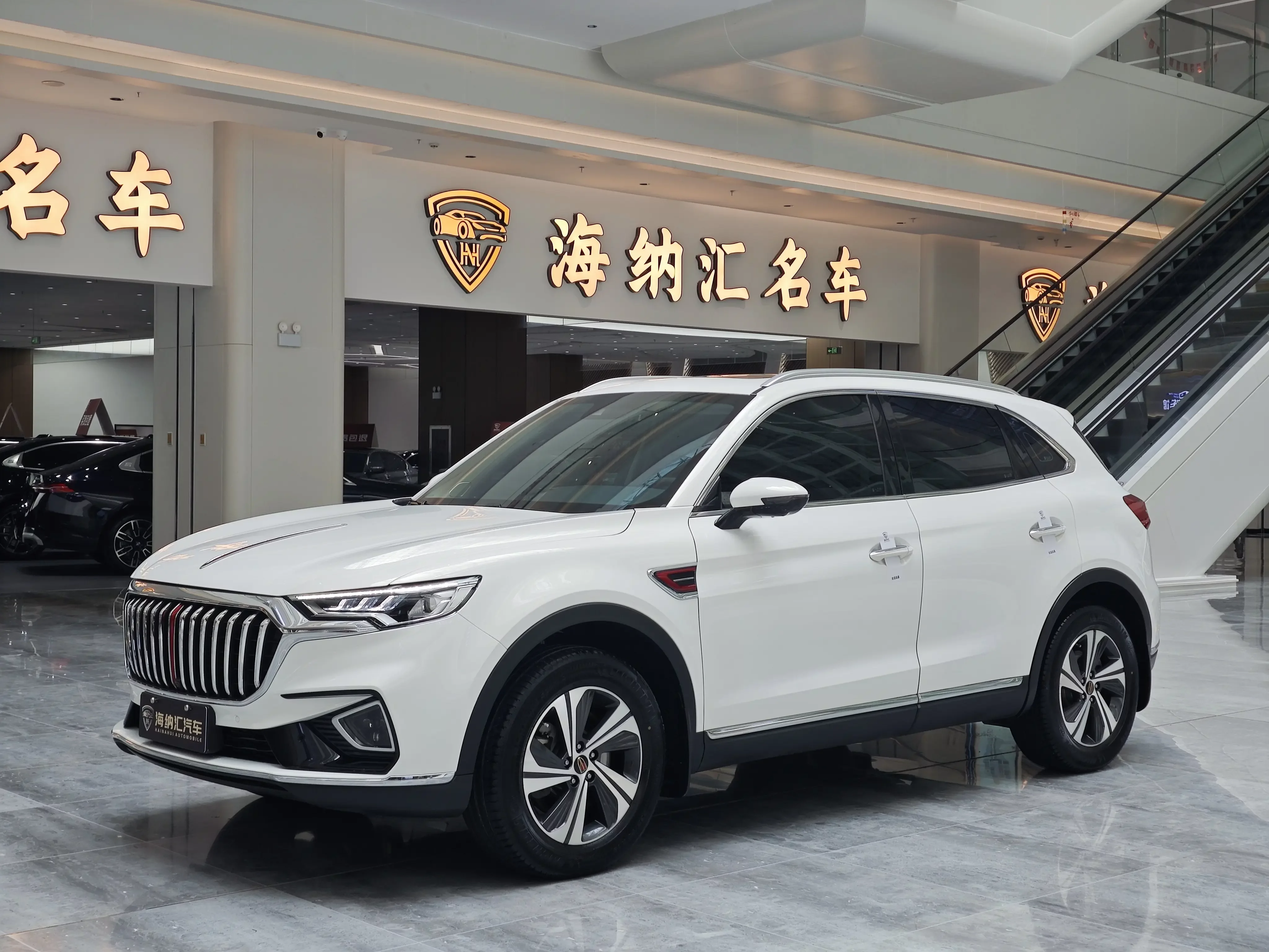 Hongqi HS5