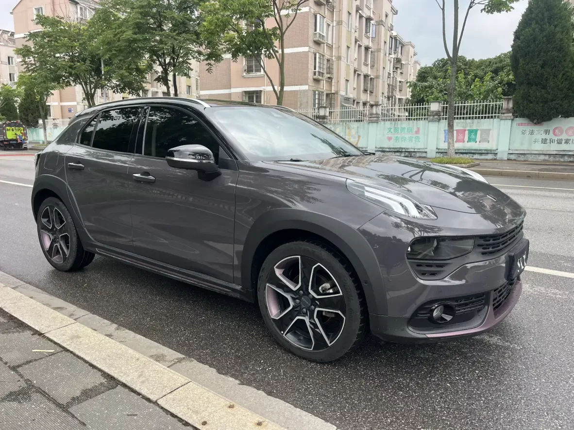 Lynk & Co 02