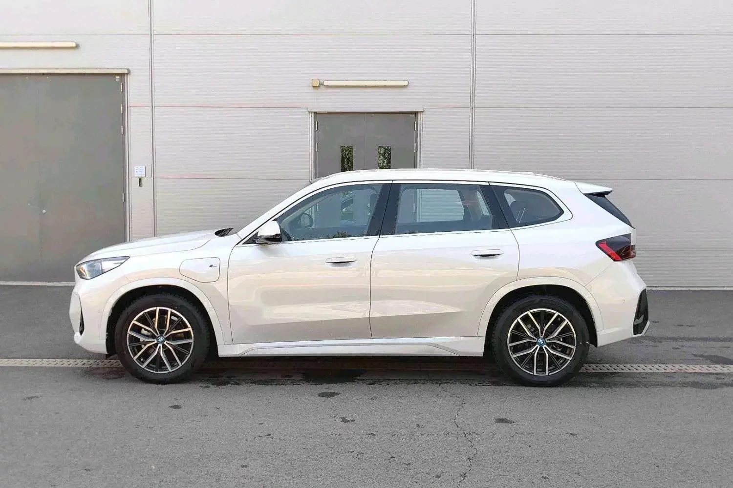 BMW iX1