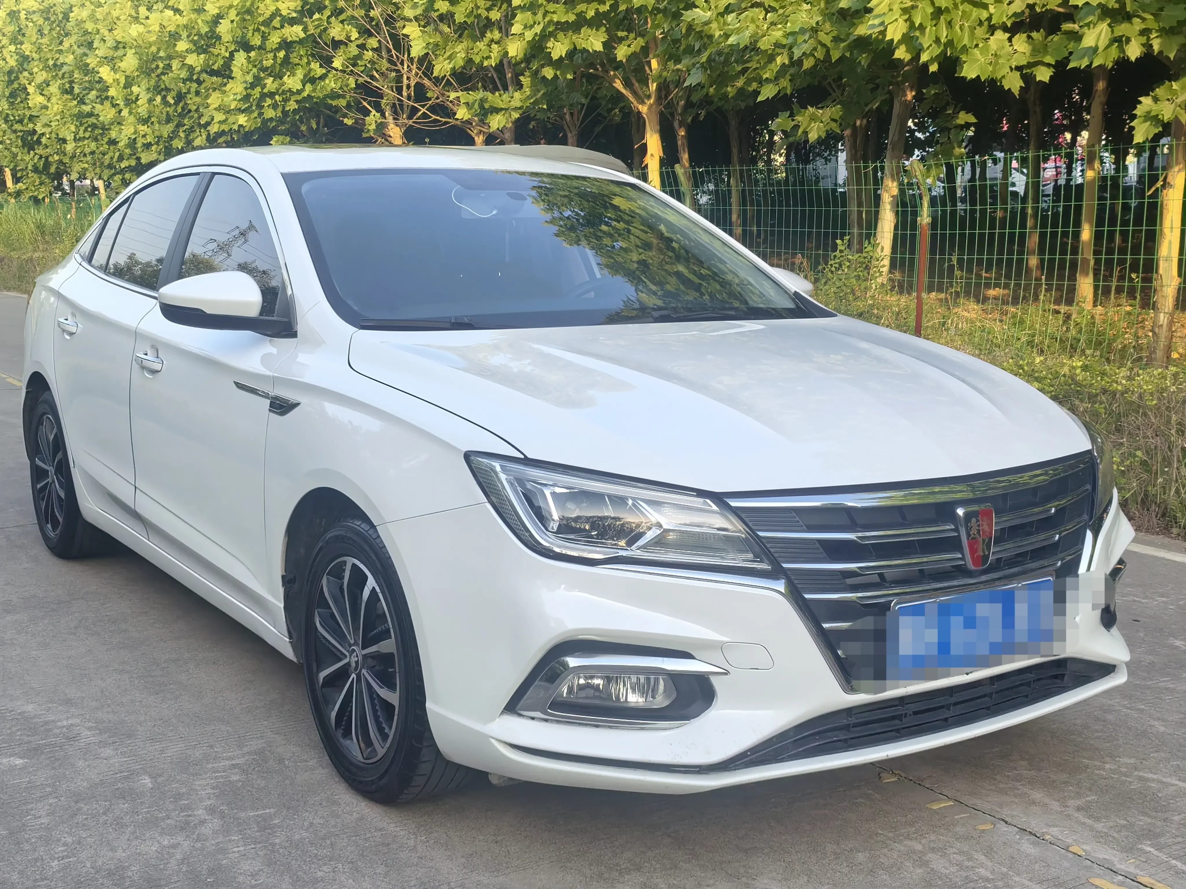 Roewe i5
