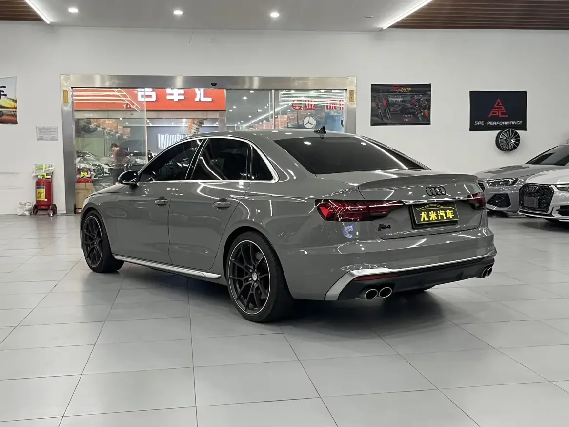 Audi S4