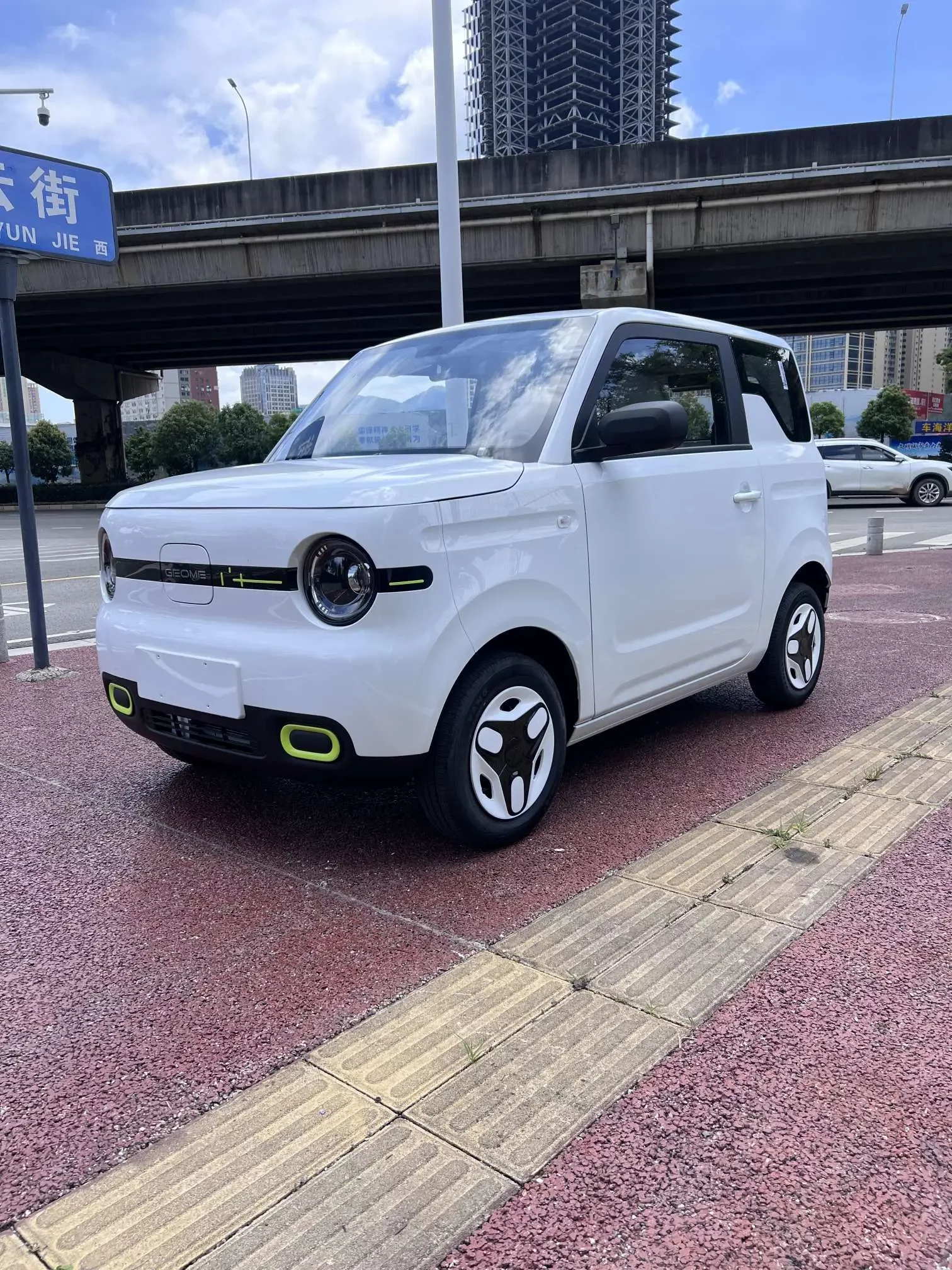 Geely panda