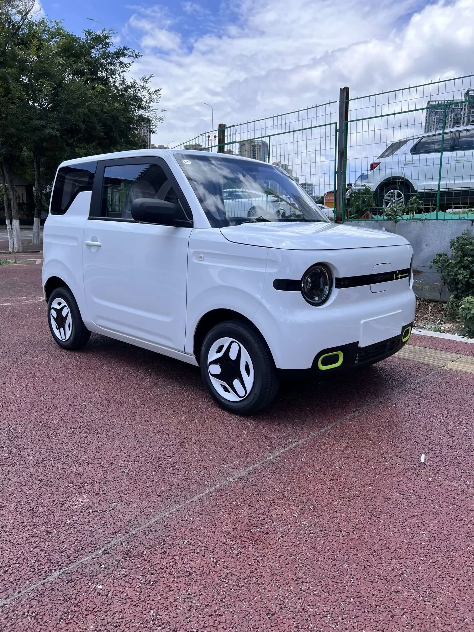 Geely panda