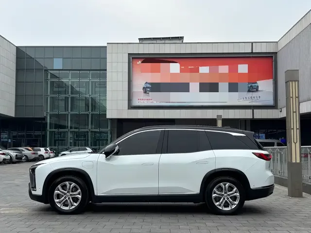 NIO ES8