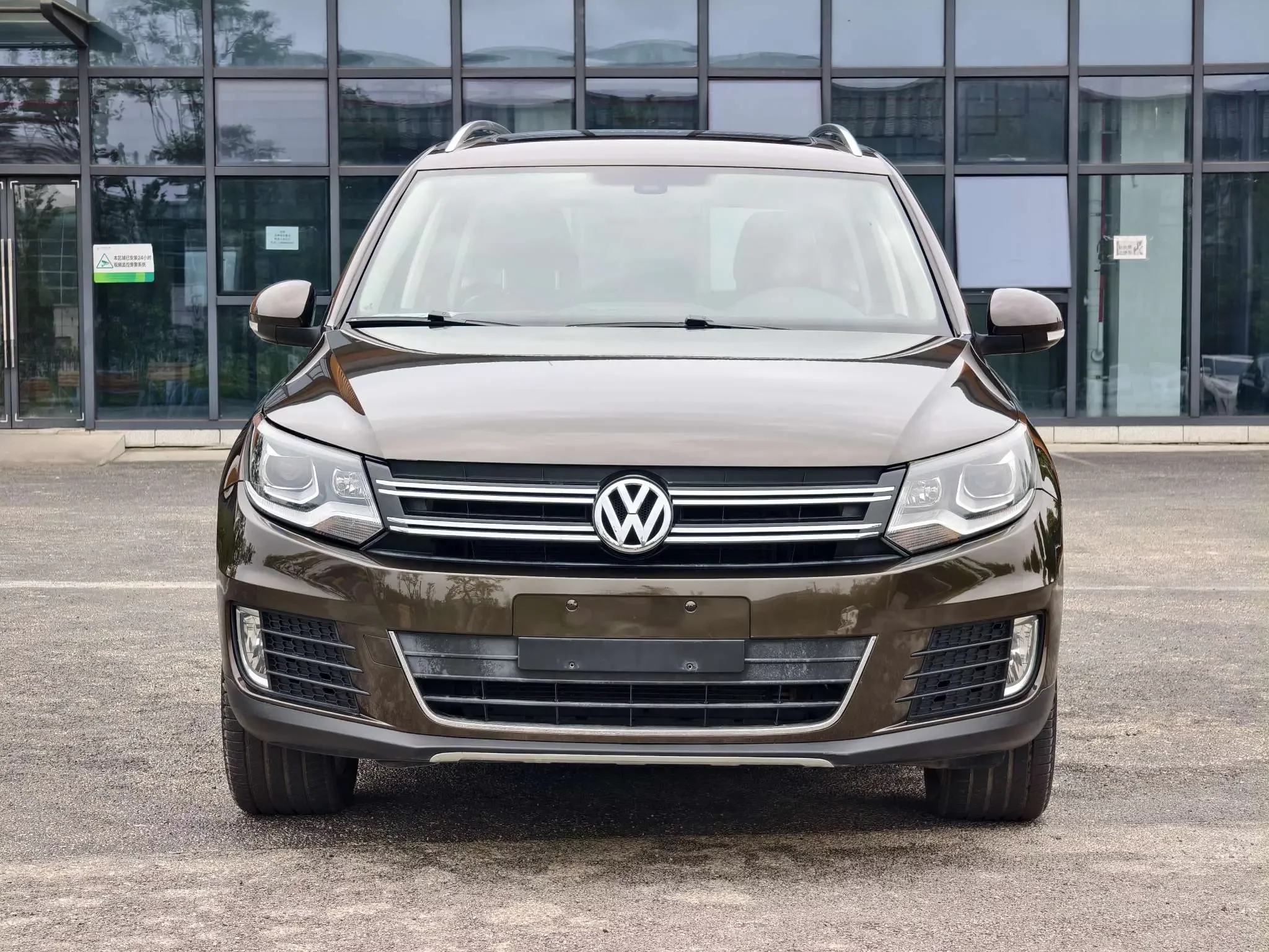Volkswagen Tiguan (Tharu)