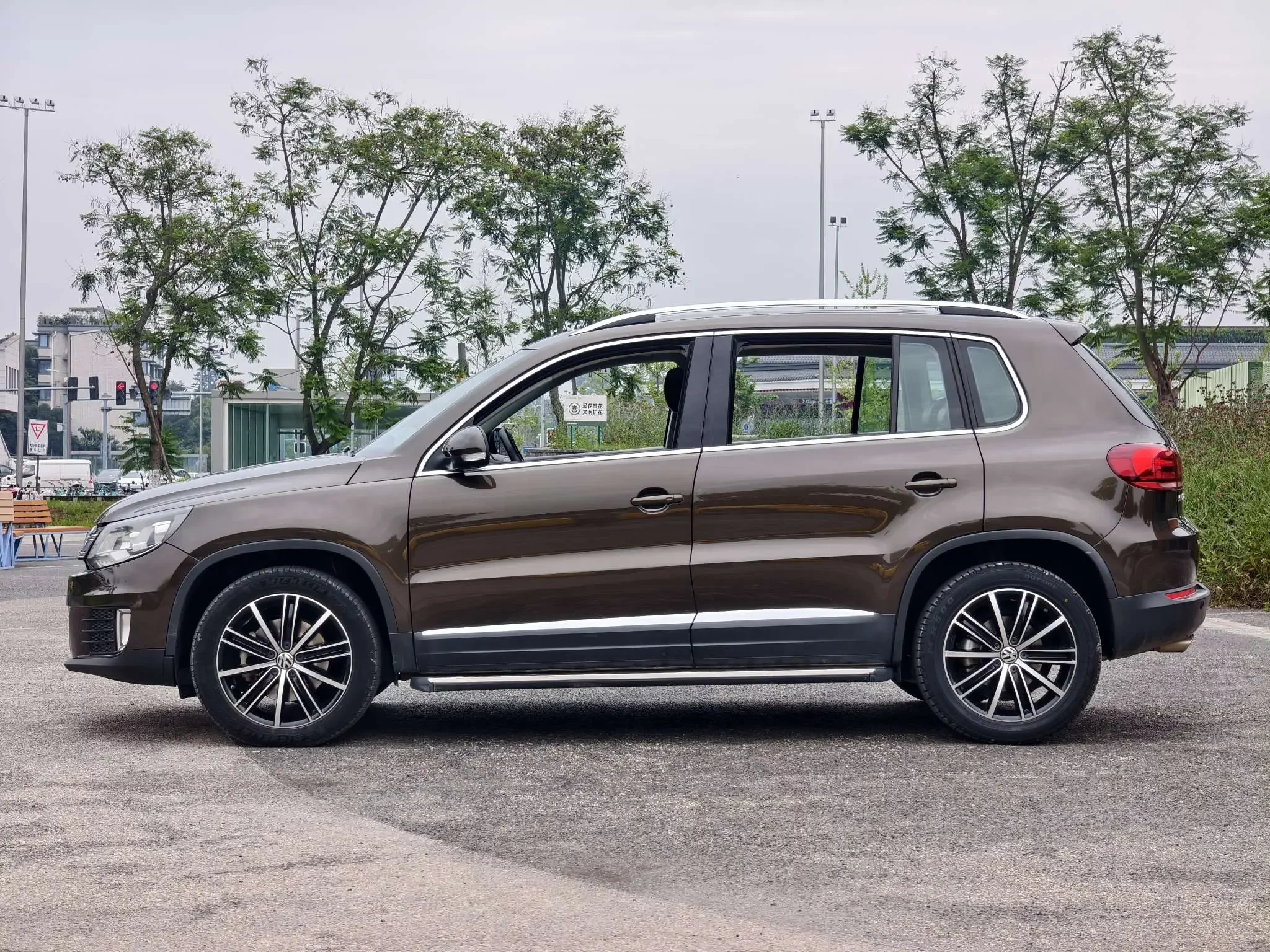 Volkswagen Tiguan (Tharu)
