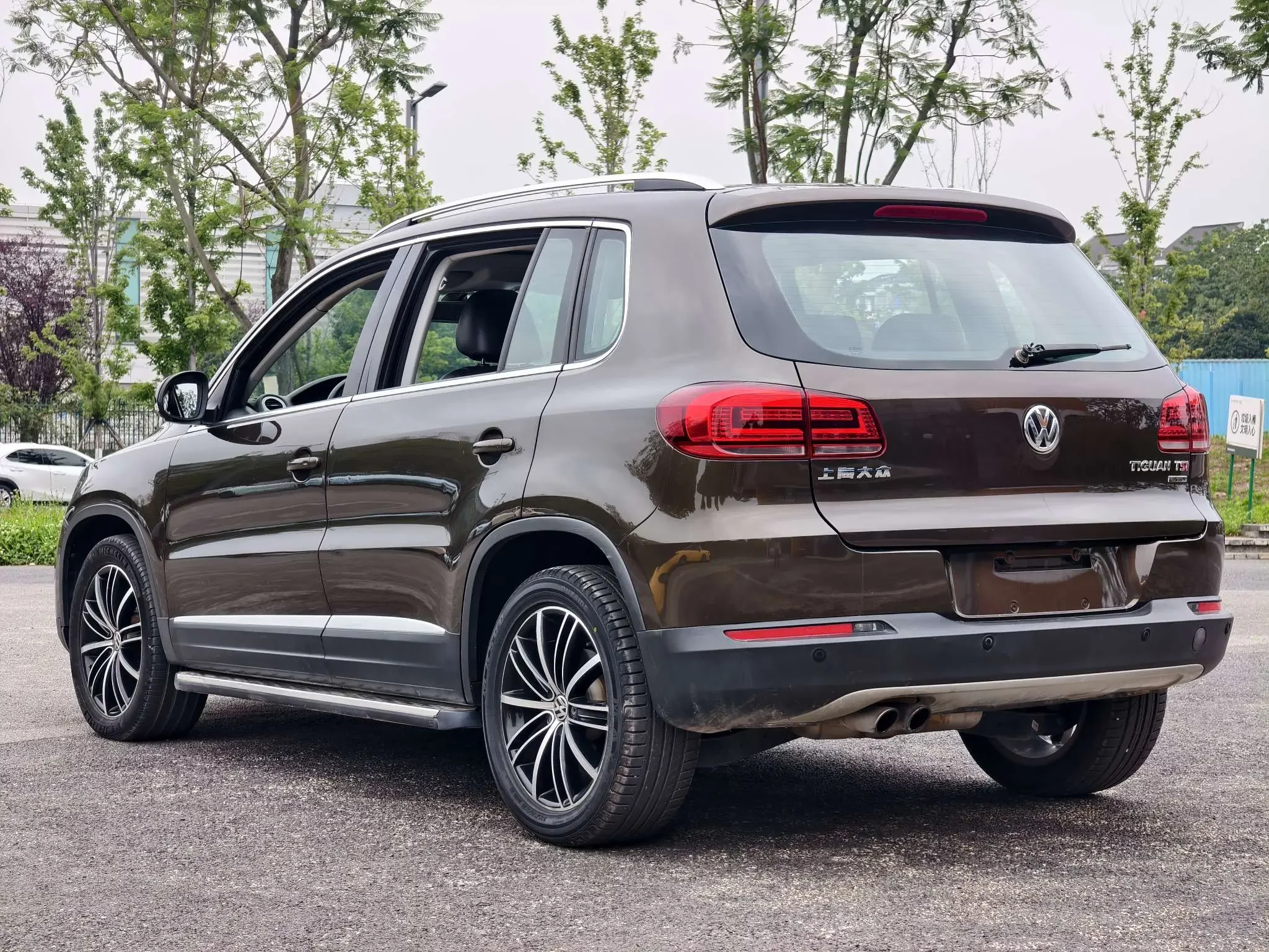 Volkswagen Tiguan (Tharu)