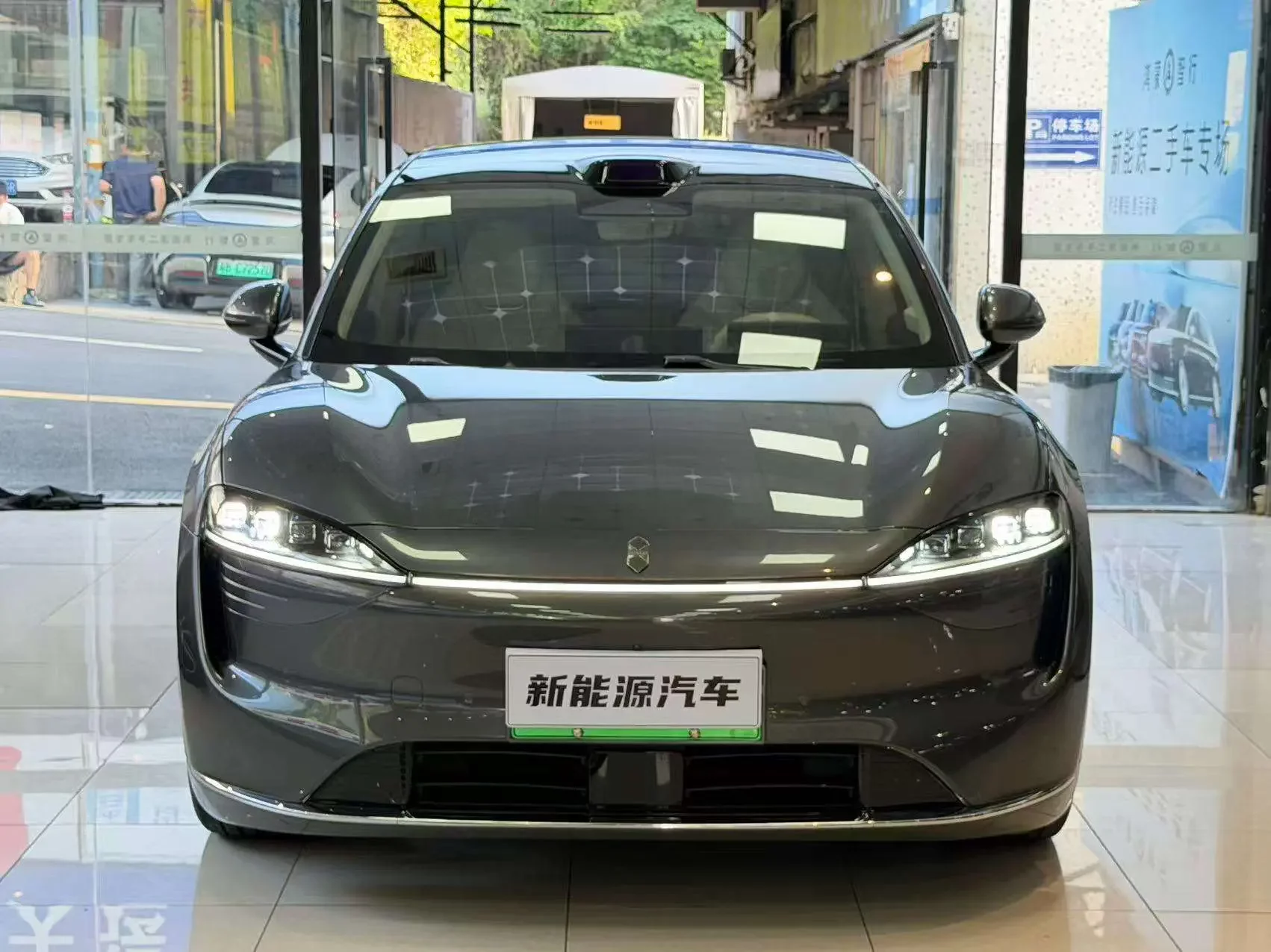 Luxeed Zhijie R7