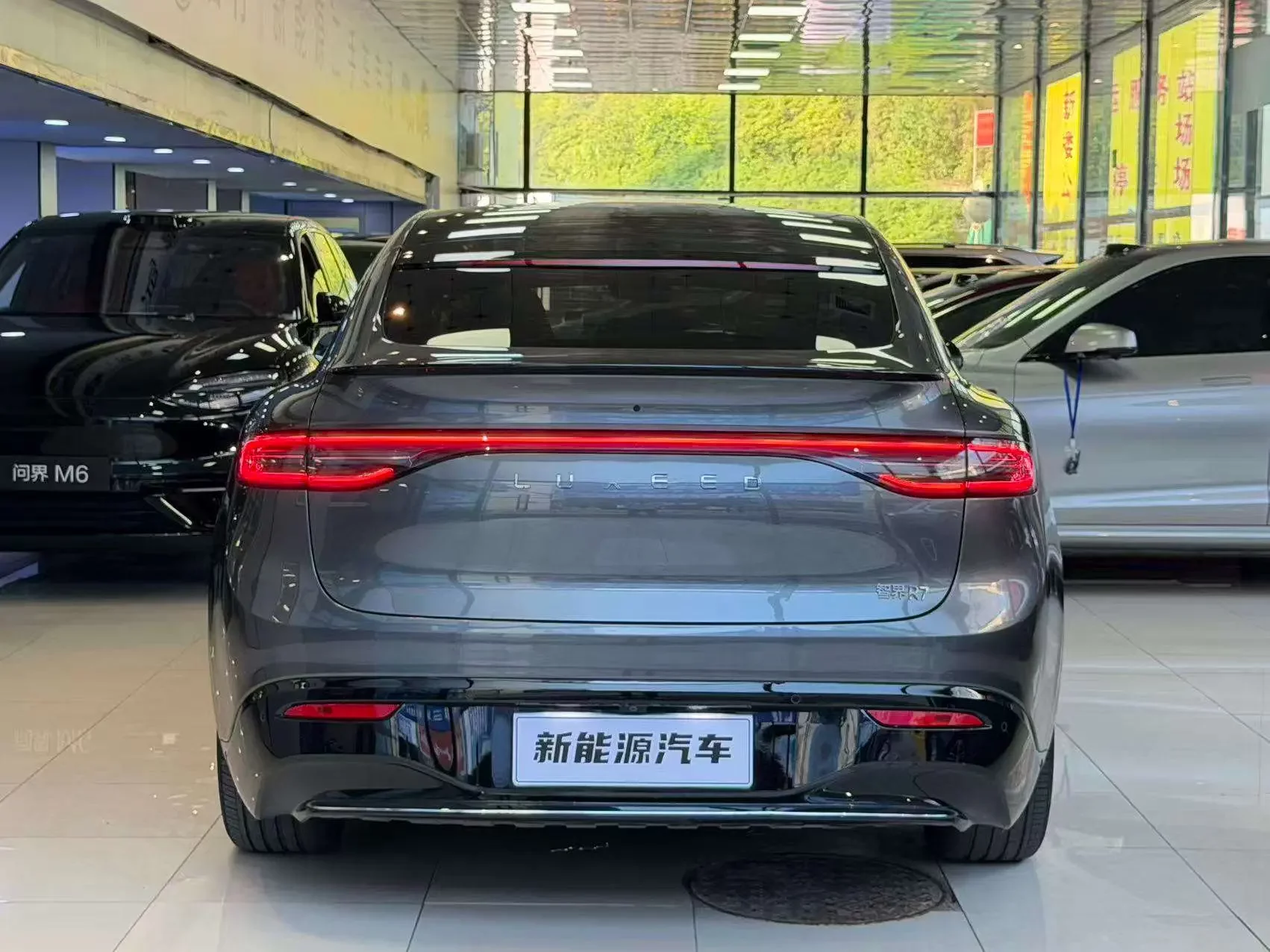 Luxeed Zhijie R7