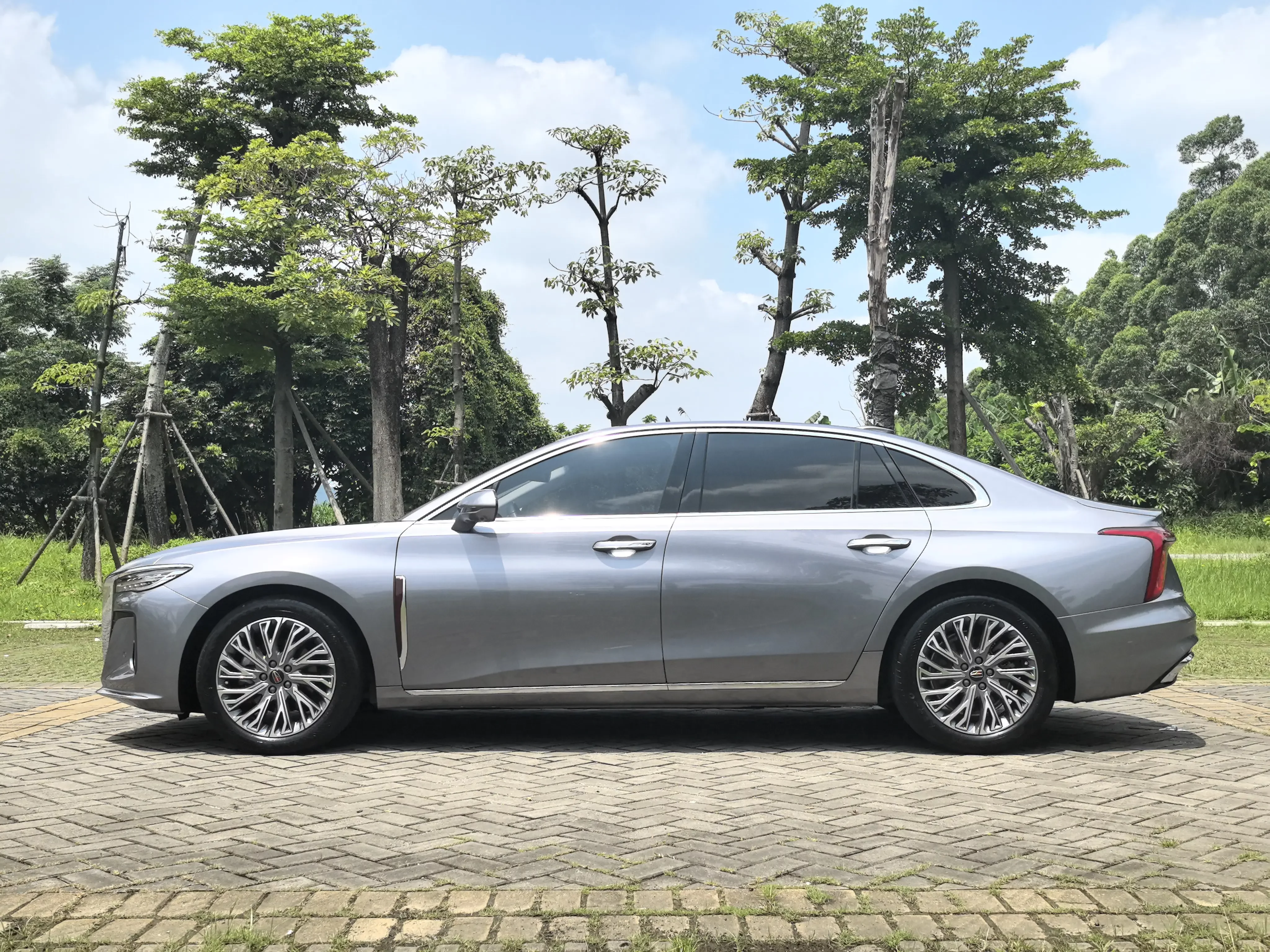 Hongqi H5