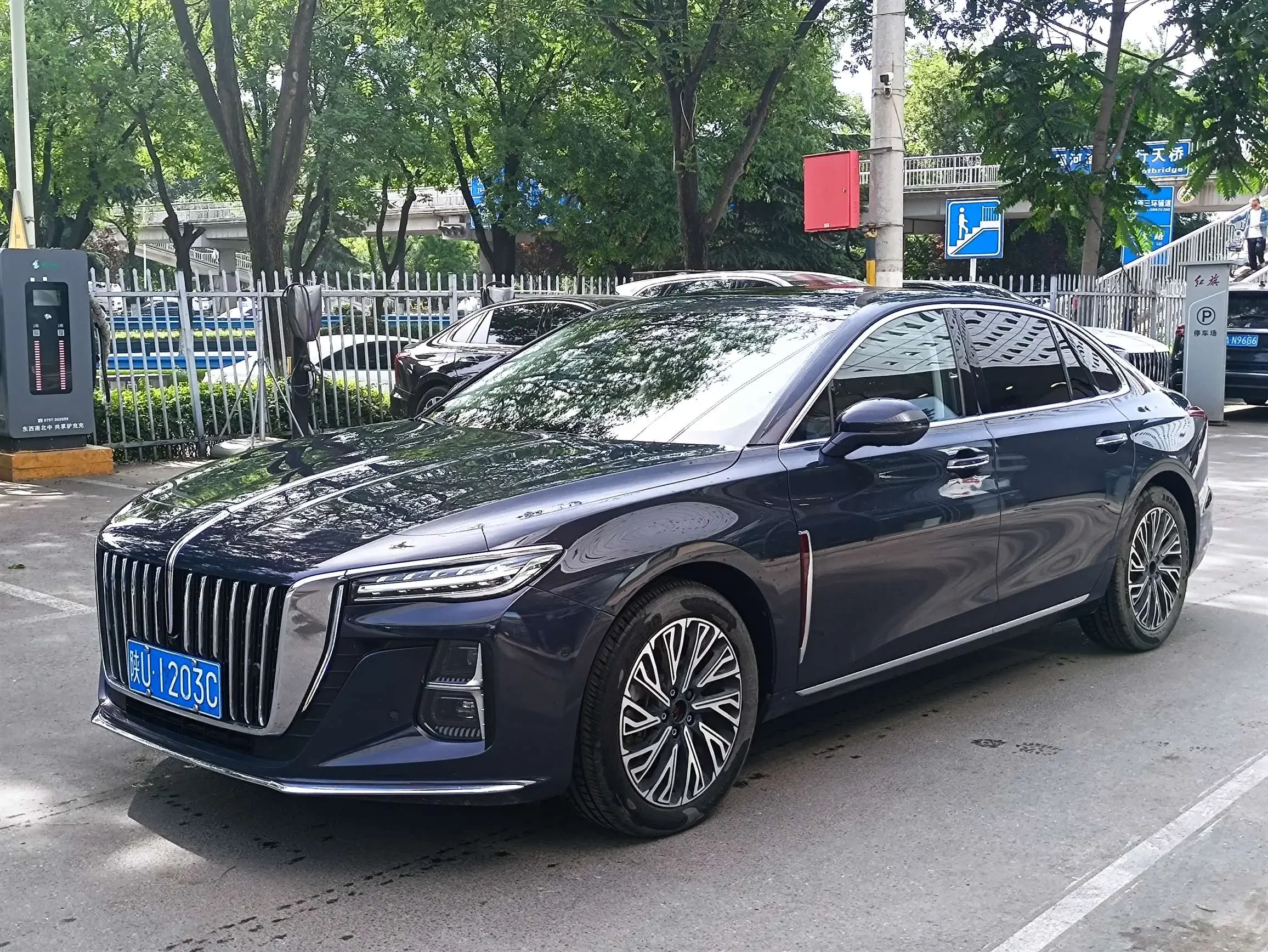 Hongqi H5