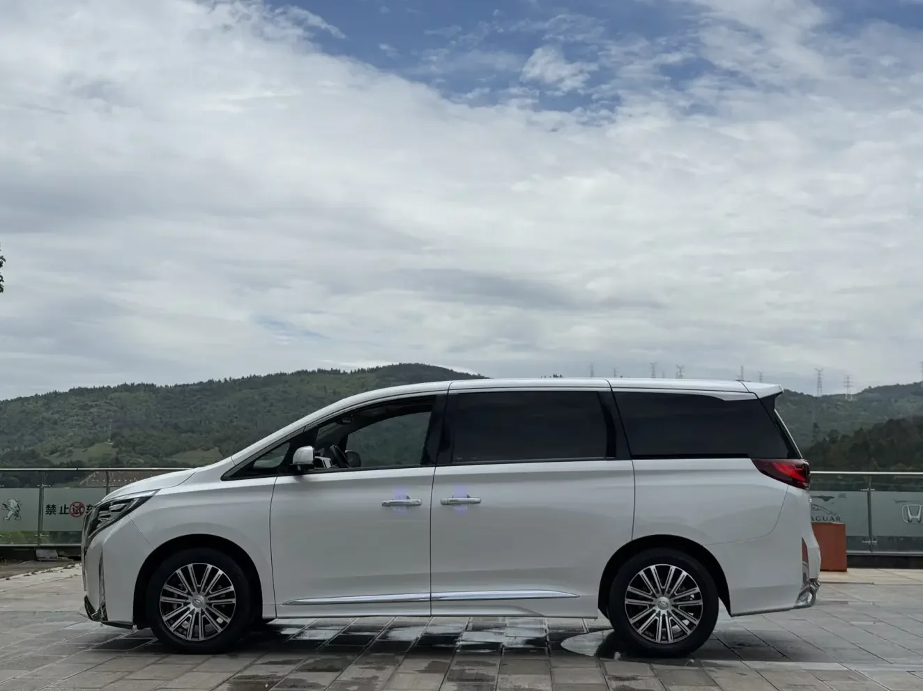 GAC Trumpchi M8