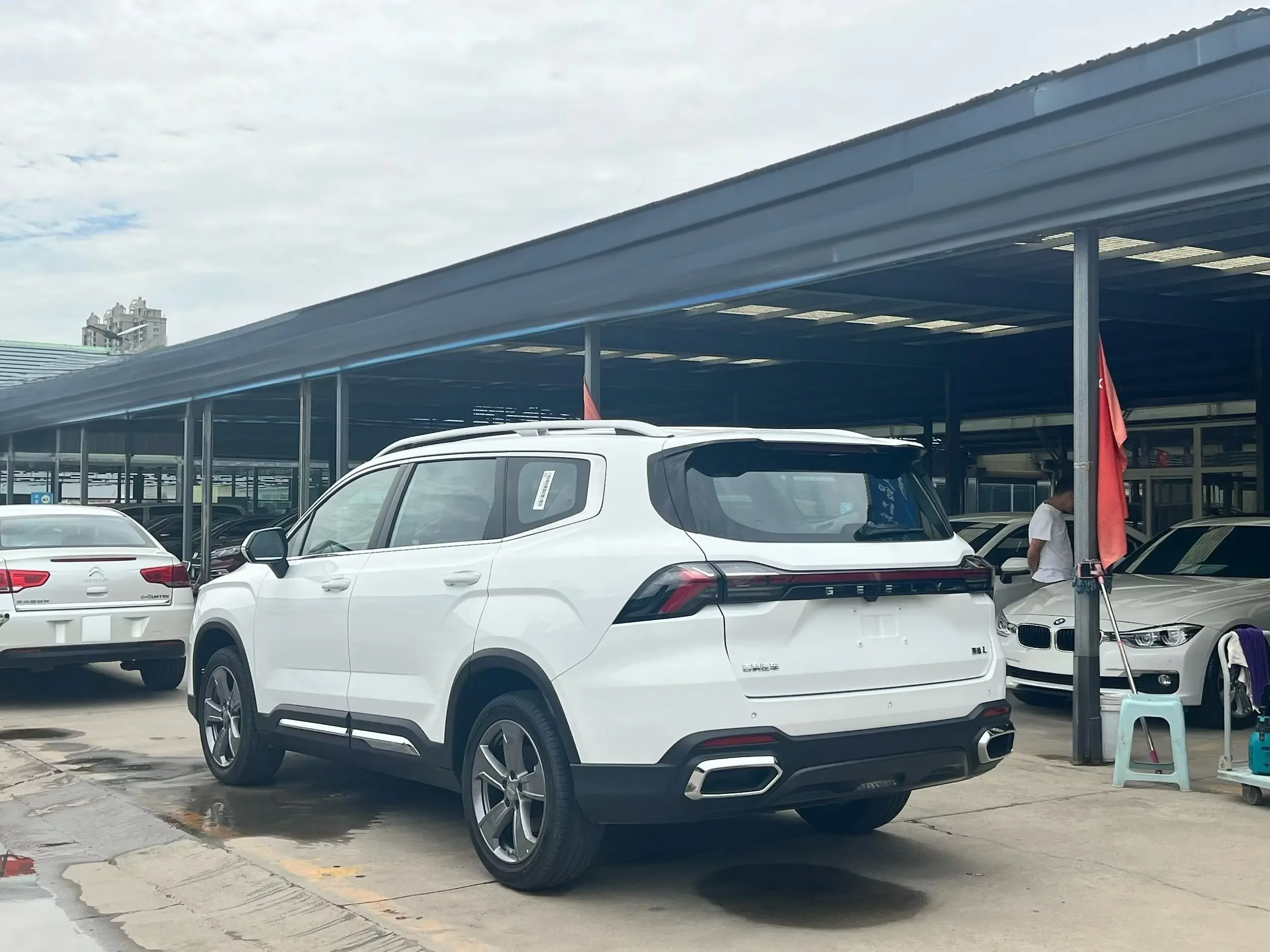 Geely Haoyue L