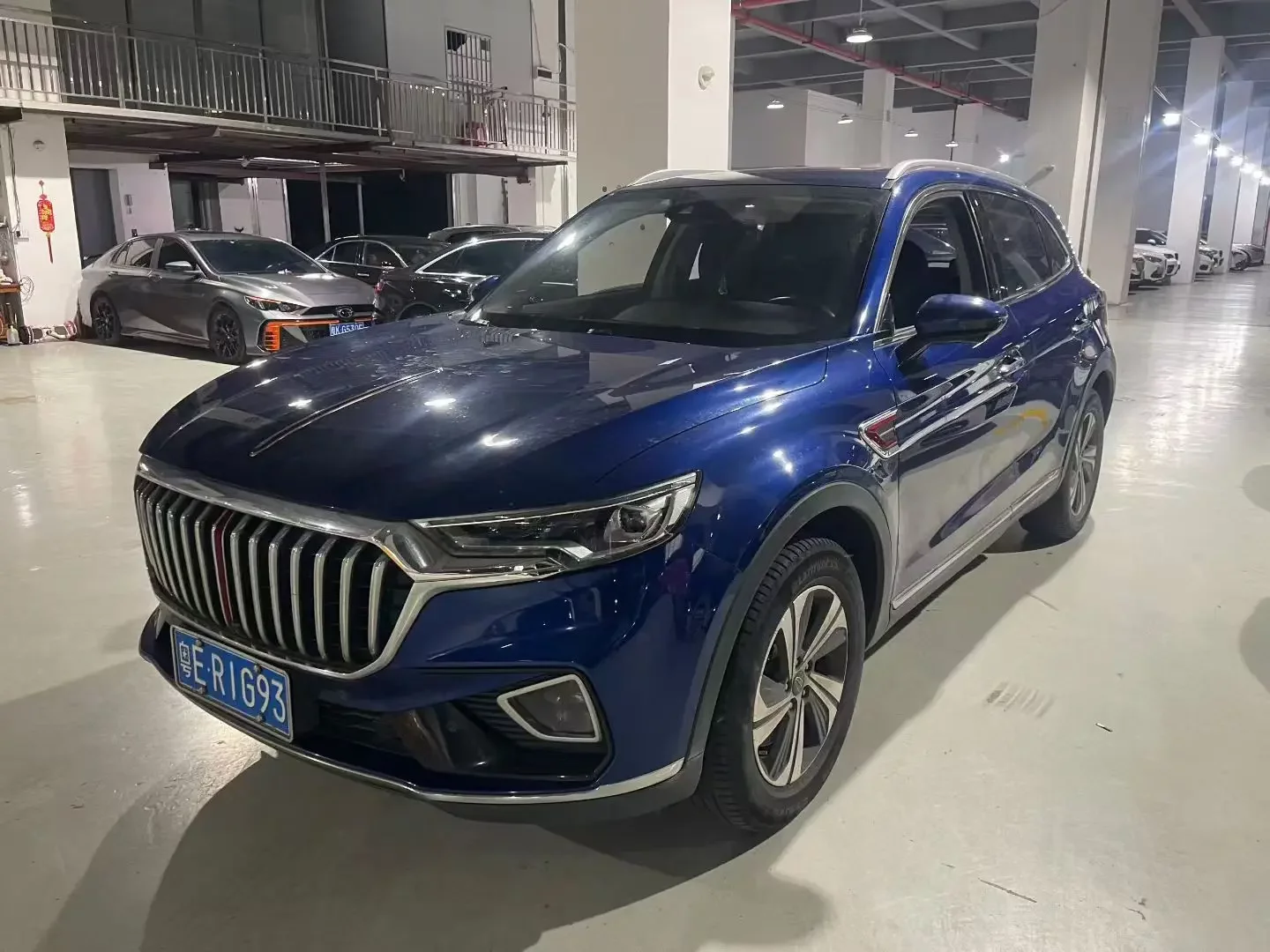 Hongqi HS5