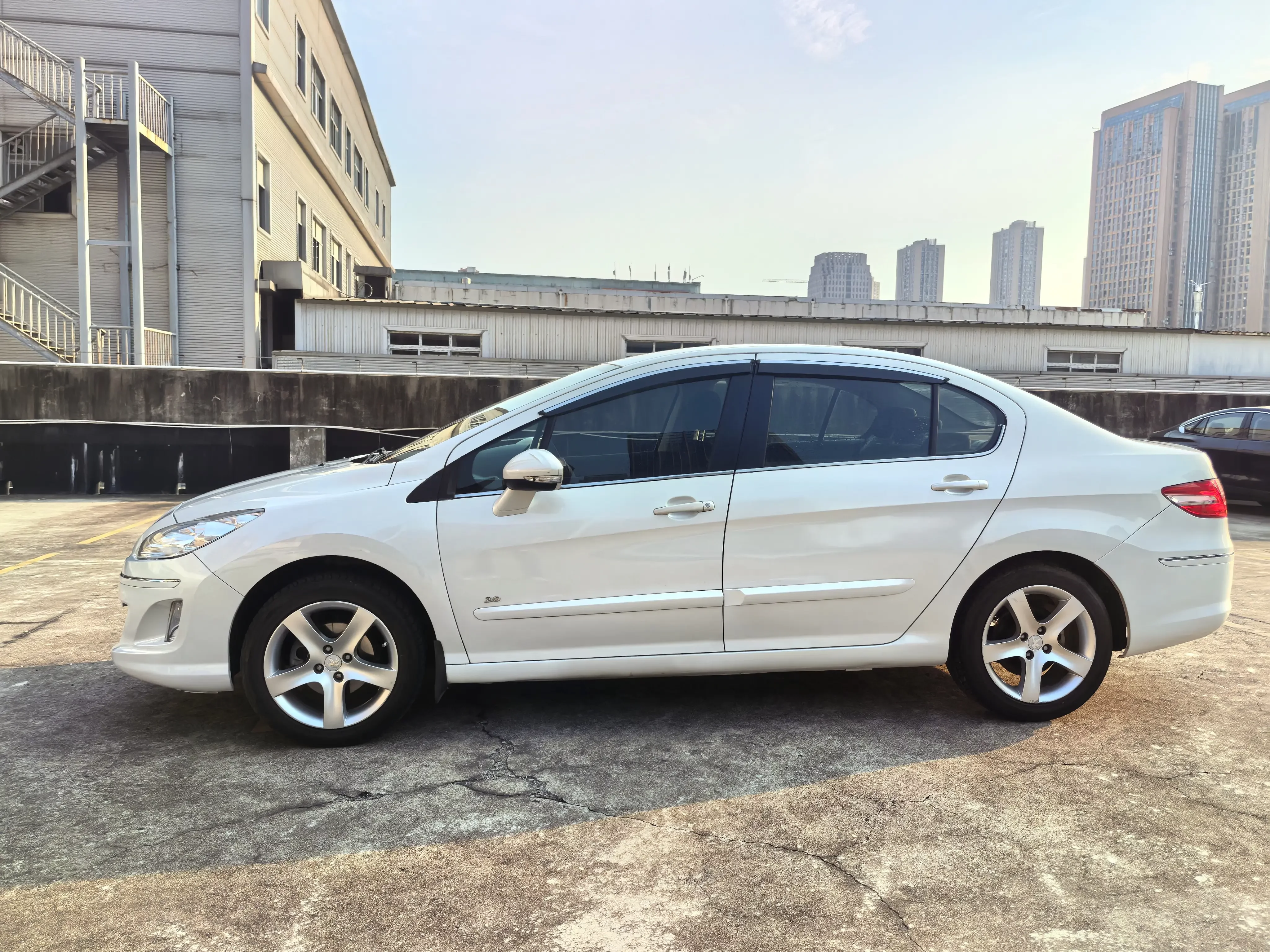 Peugeot 408