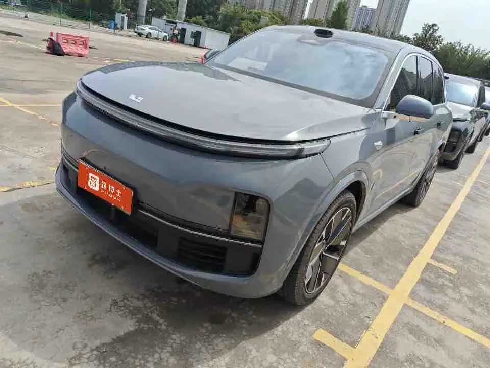 Lixiang L8