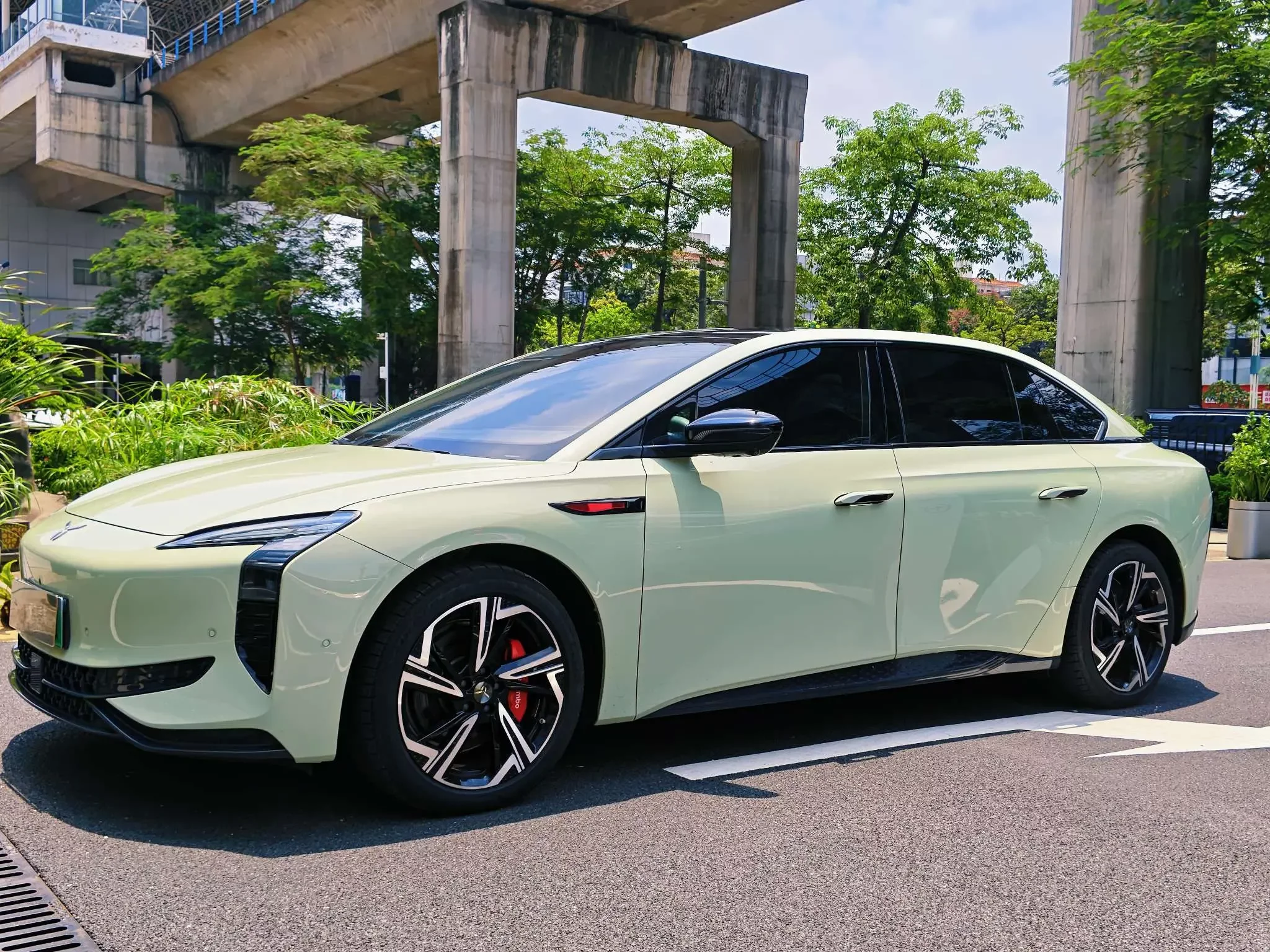 Hongqi EH7