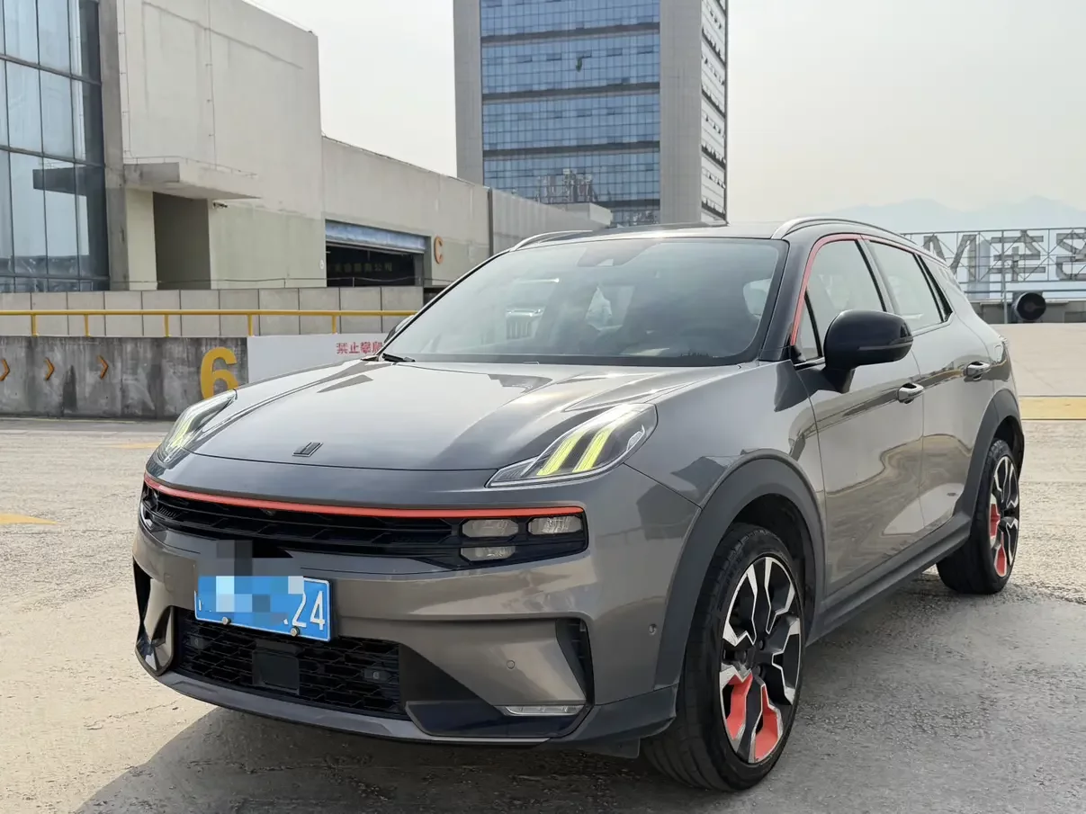 Lynk & Co 06